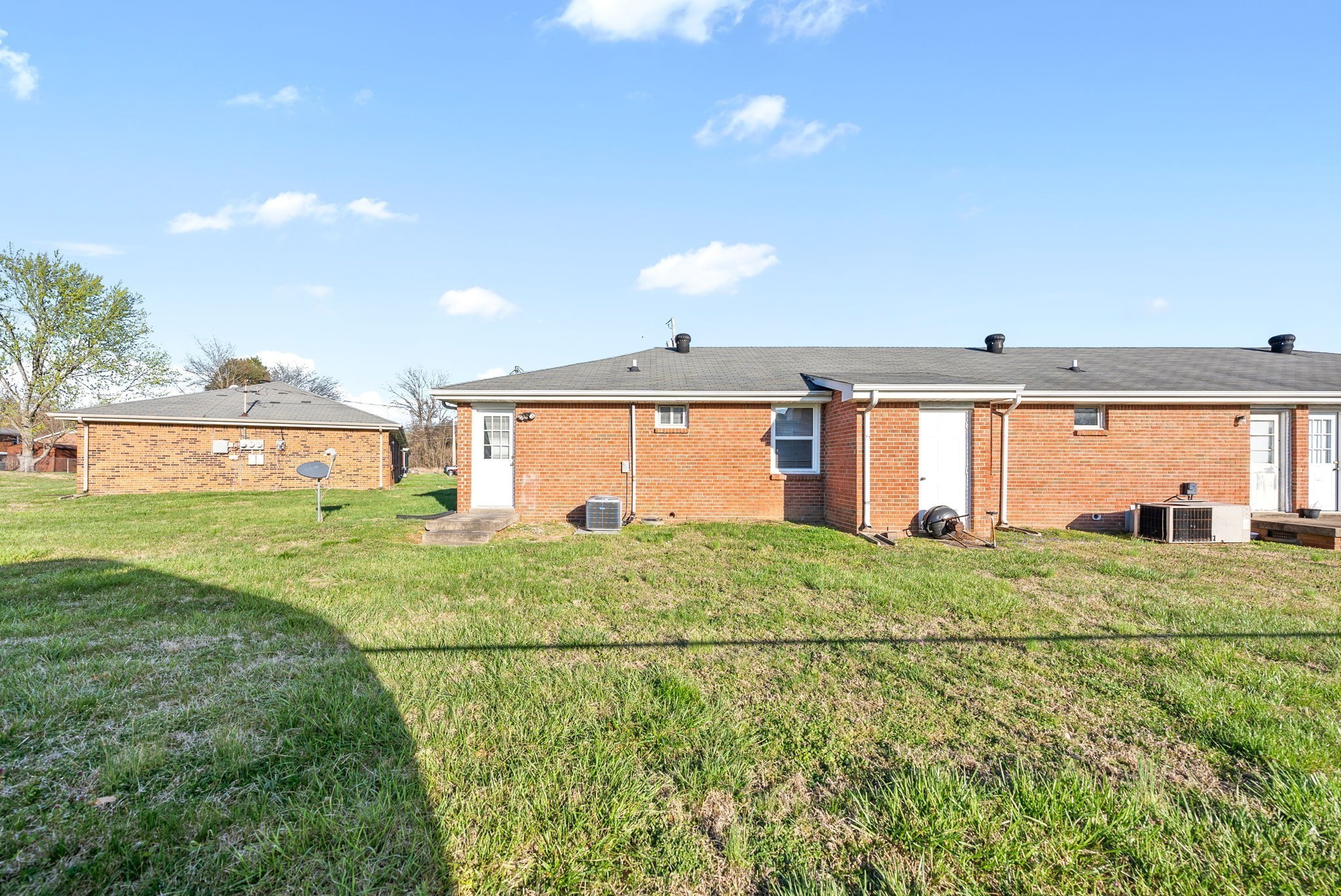 Clarksville, Tennessee 37042, United States, 2 Bedrooms Bedrooms, ,1 BathroomBathrooms,Residential,Active,4189