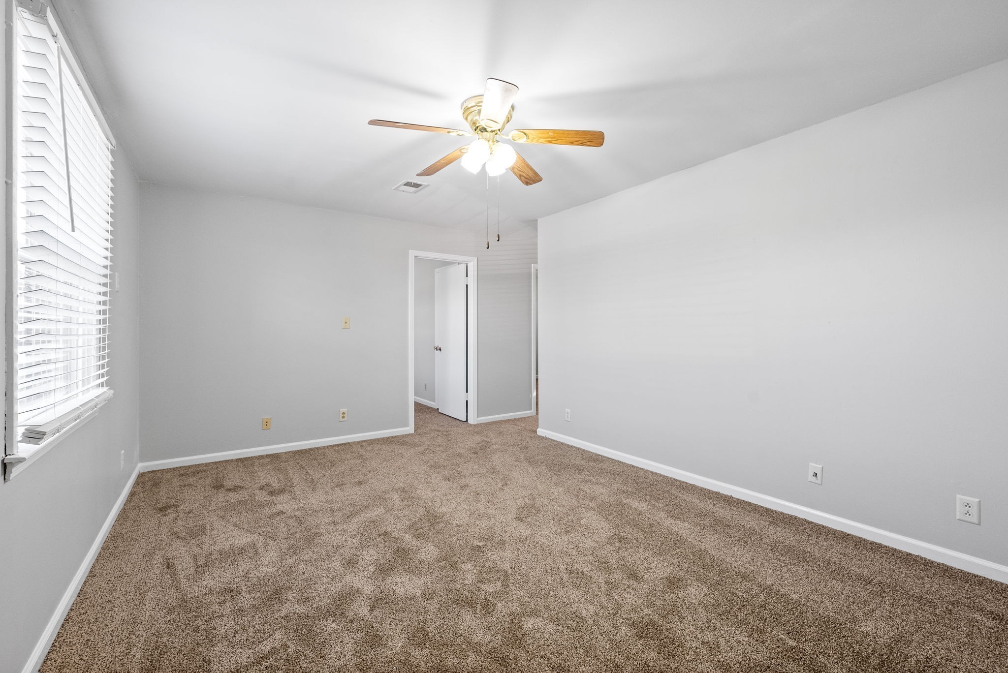Clarksville, Tennessee 37042, United States, 2 Bedrooms Bedrooms, ,1 BathroomBathrooms,Residential,Active,4189