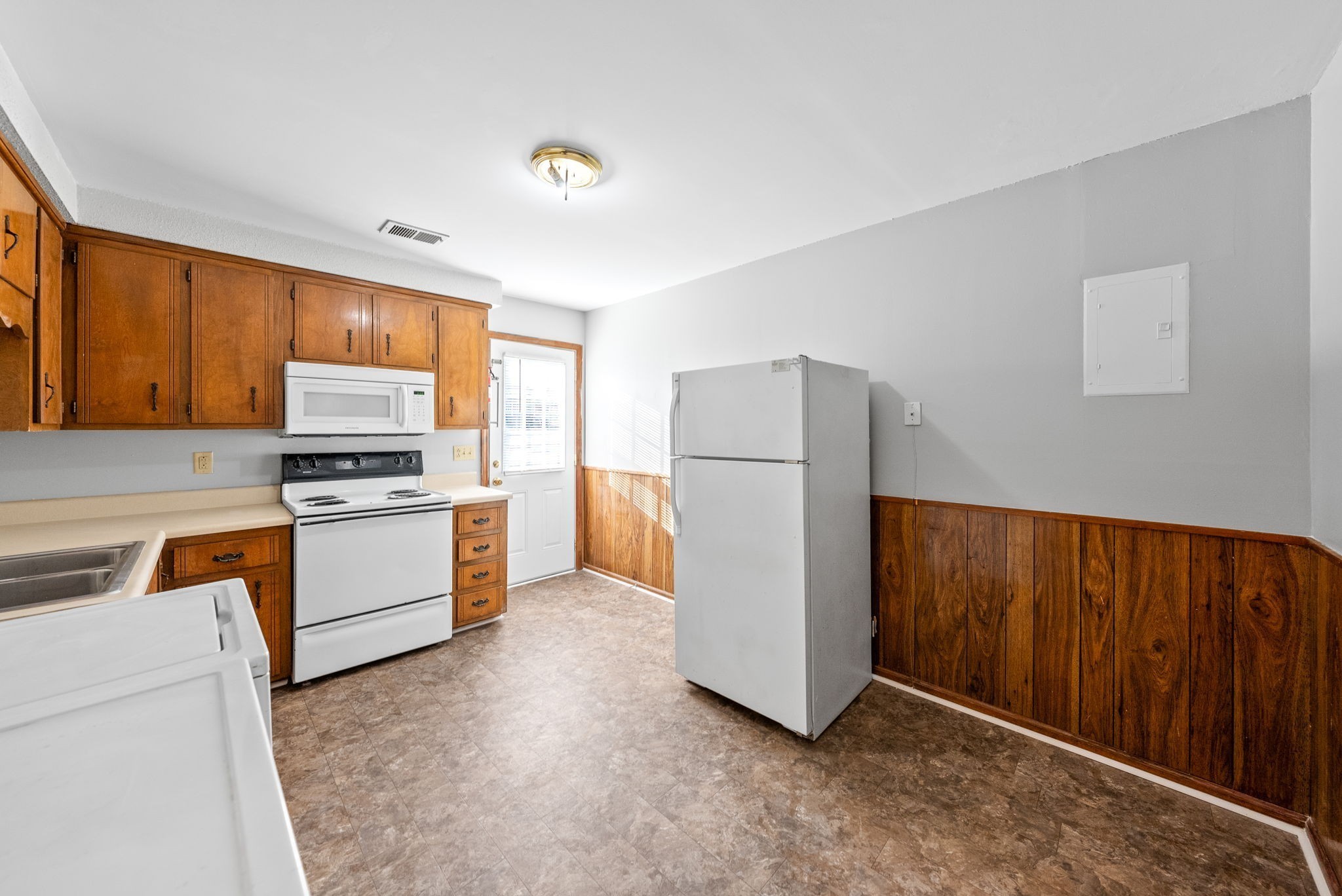 Clarksville, Tennessee 37042, United States, 2 Bedrooms Bedrooms, ,1 BathroomBathrooms,Residential,Active,4189