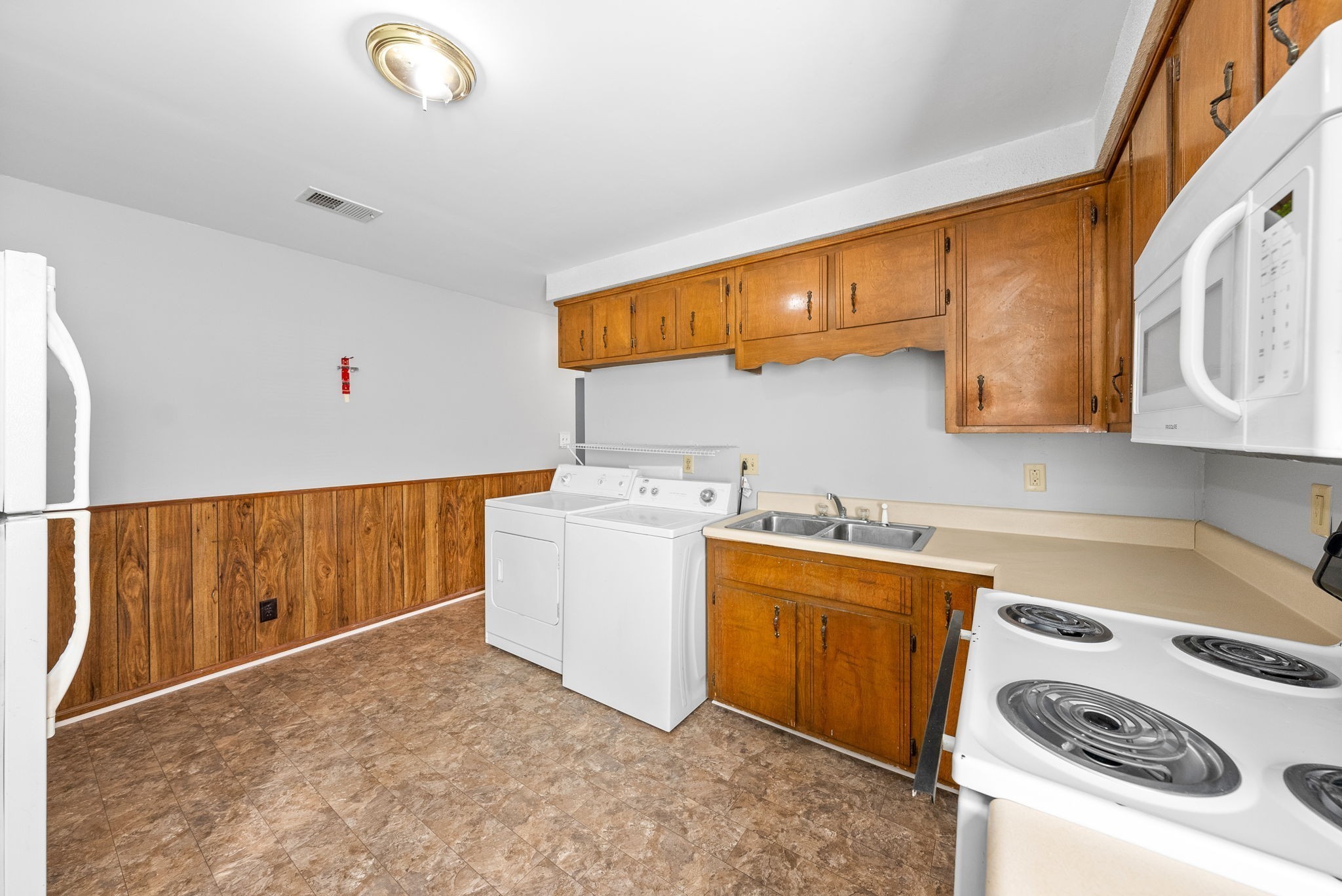 Clarksville, Tennessee 37042, United States, 2 Bedrooms Bedrooms, ,1 BathroomBathrooms,Residential,Active,4189