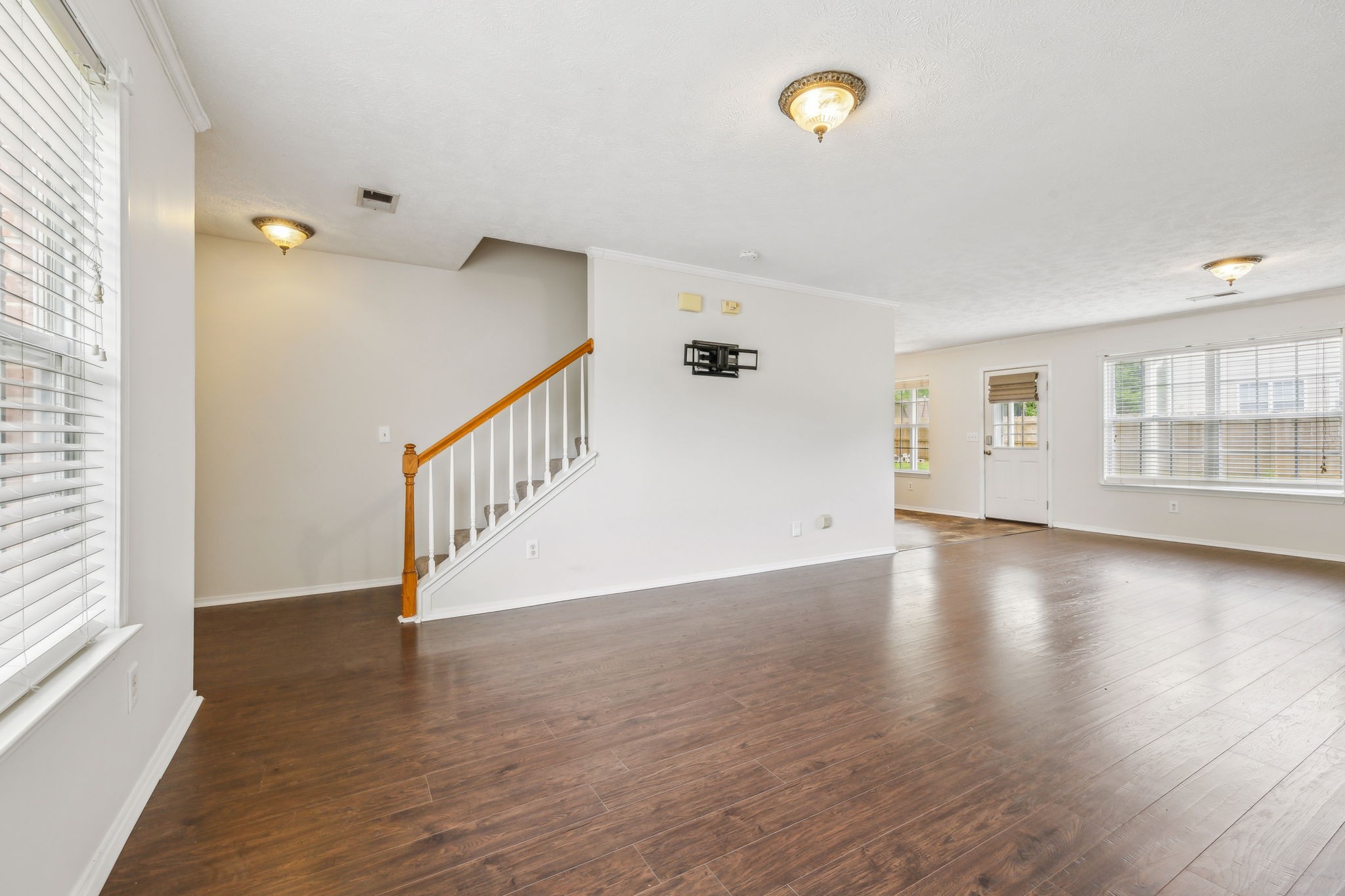 7351 Hidden Lake Cir