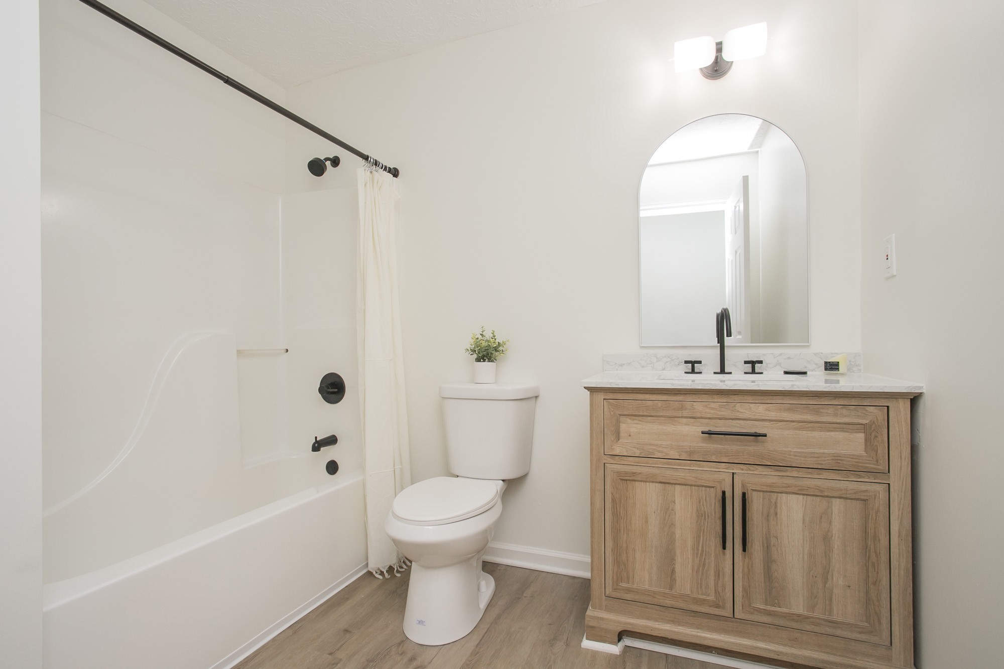 Gallatin, Tennessee 37066, United States, 3 Bedrooms Bedrooms, ,2 BathroomsBathrooms,Residential,Pending,21218