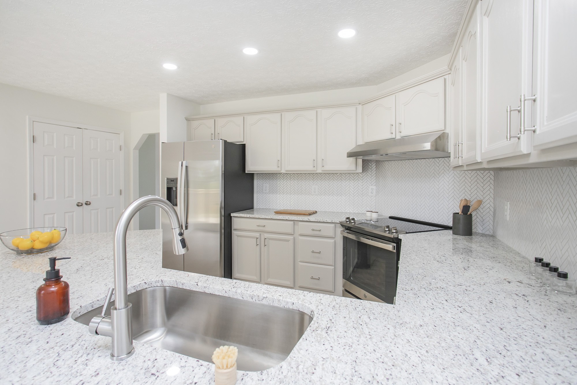 Gallatin, Tennessee 37066, United States, 3 Bedrooms Bedrooms, ,2 BathroomsBathrooms,Residential,Pending,21218