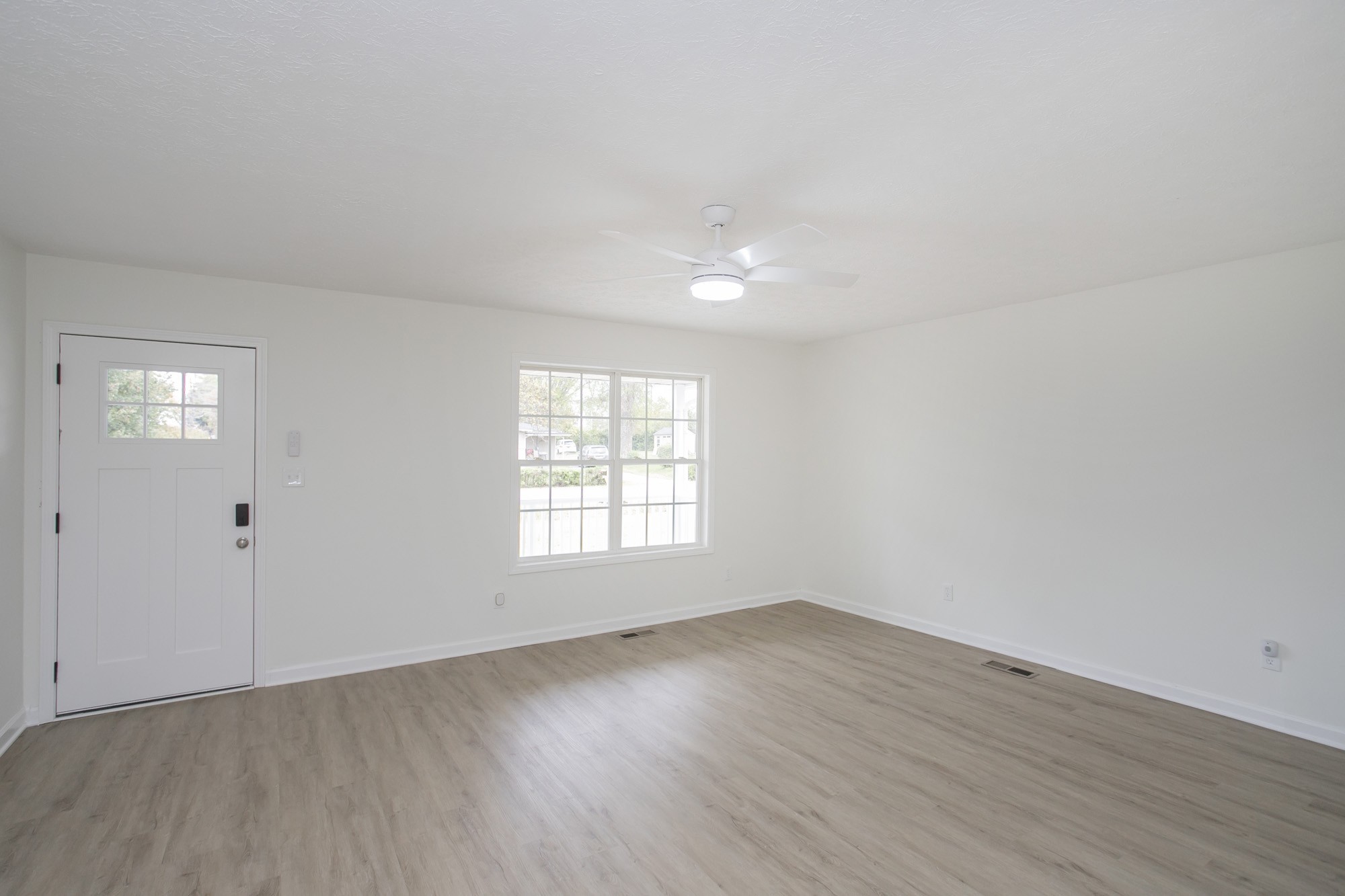 Gallatin, Tennessee 37066, United States, 3 Bedrooms Bedrooms, ,2 BathroomsBathrooms,Residential,Pending,21218