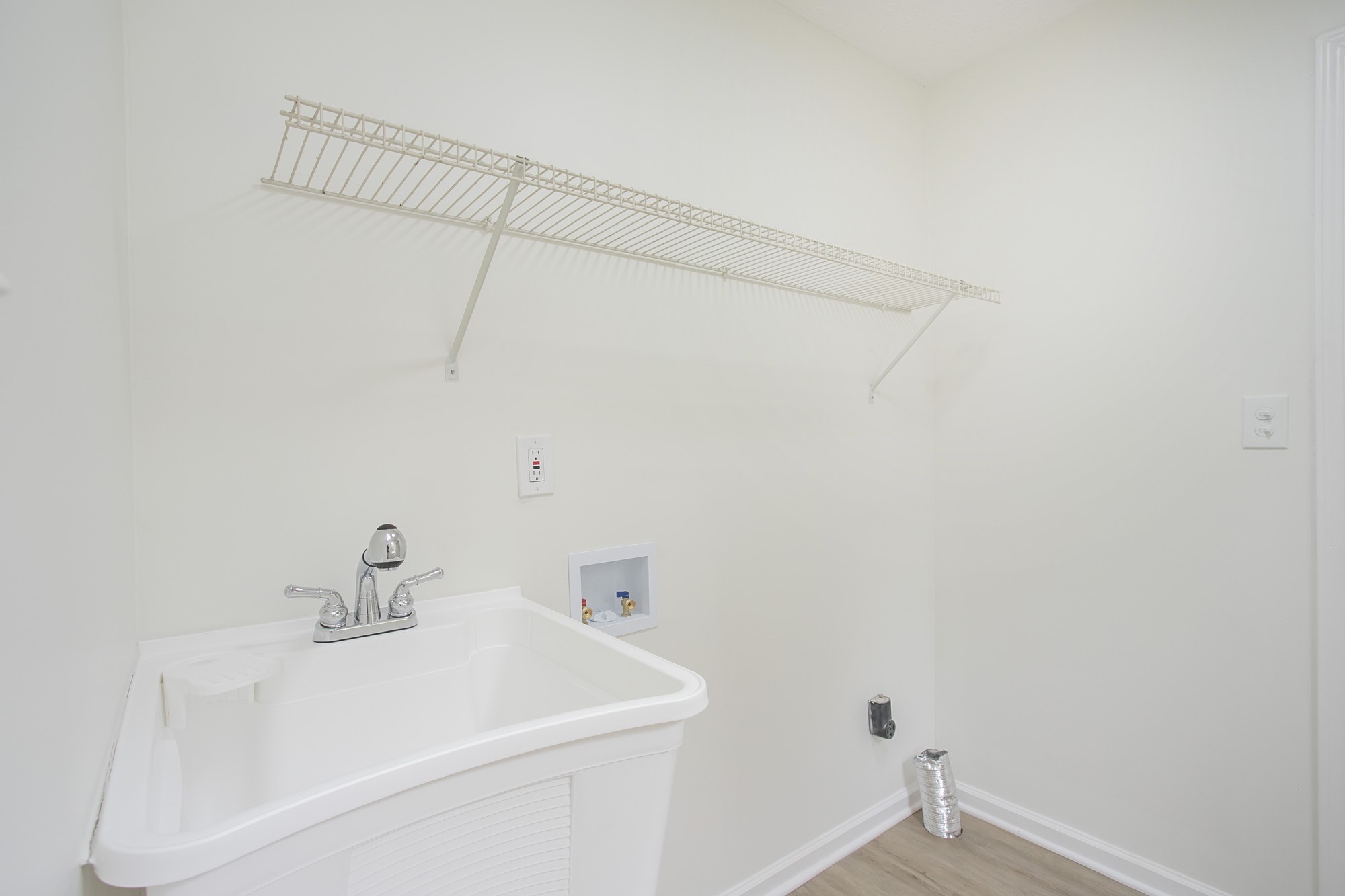 Gallatin, Tennessee 37066, United States, 3 Bedrooms Bedrooms, ,2 BathroomsBathrooms,Residential,Pending,21218