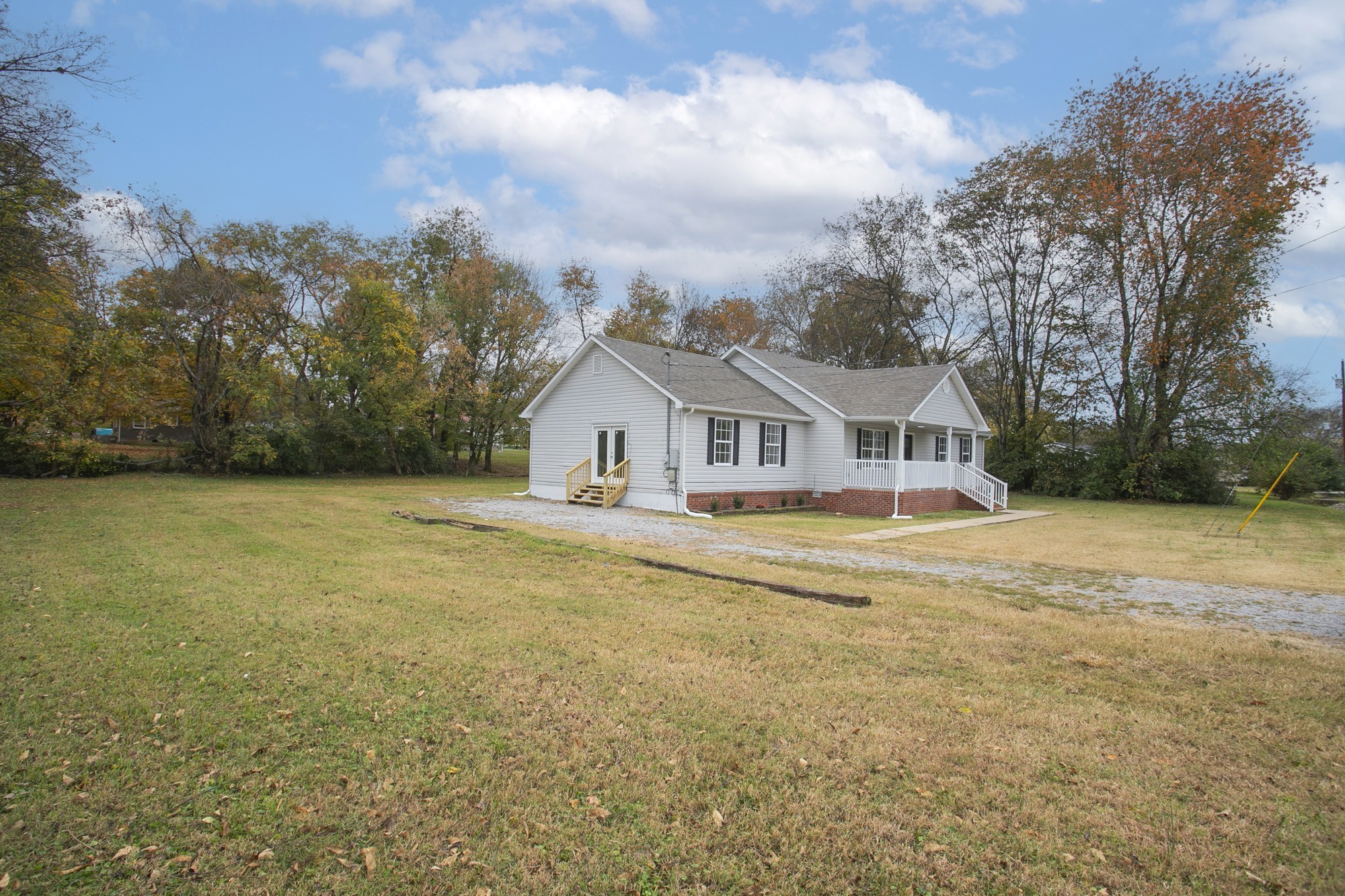 Gallatin, Tennessee 37066, United States, 3 Bedrooms Bedrooms, ,2 BathroomsBathrooms,Residential,Pending,21218