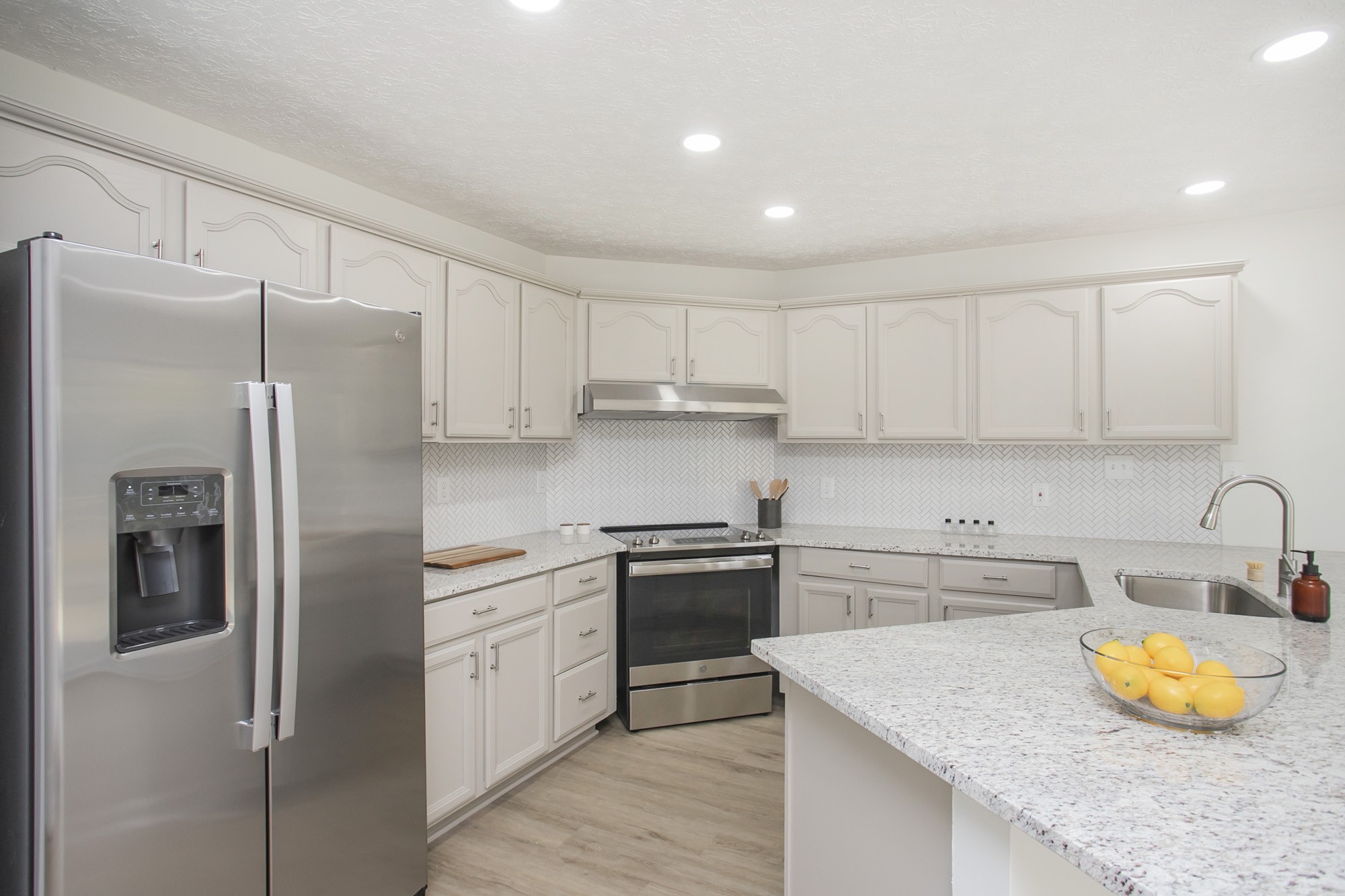 Gallatin, Tennessee 37066, United States, 3 Bedrooms Bedrooms, ,2 BathroomsBathrooms,Residential,Pending,21218