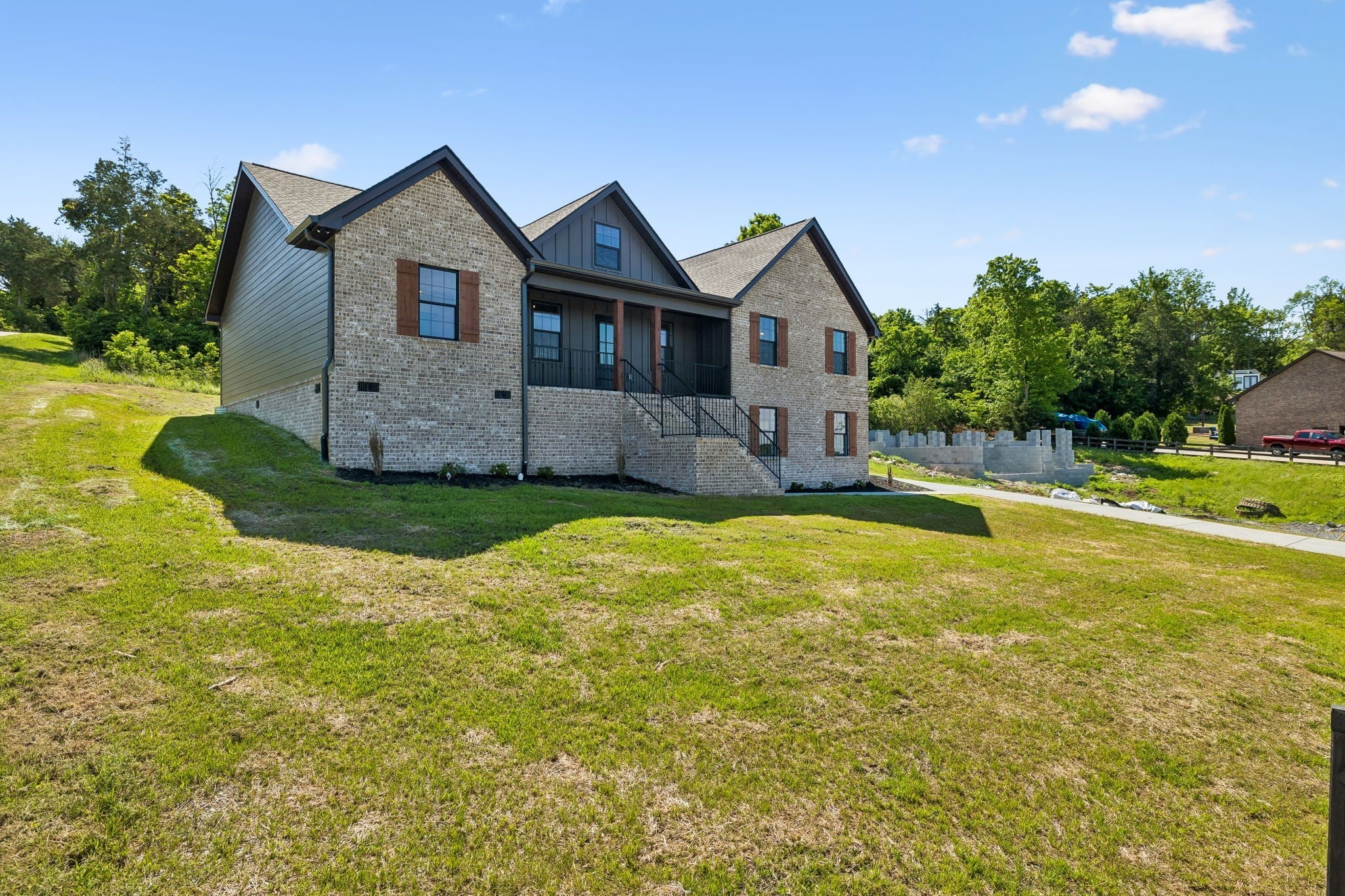 475 Bridle Path