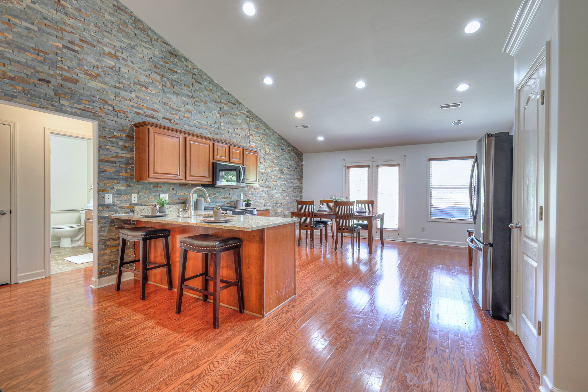 1005 Lark Ct