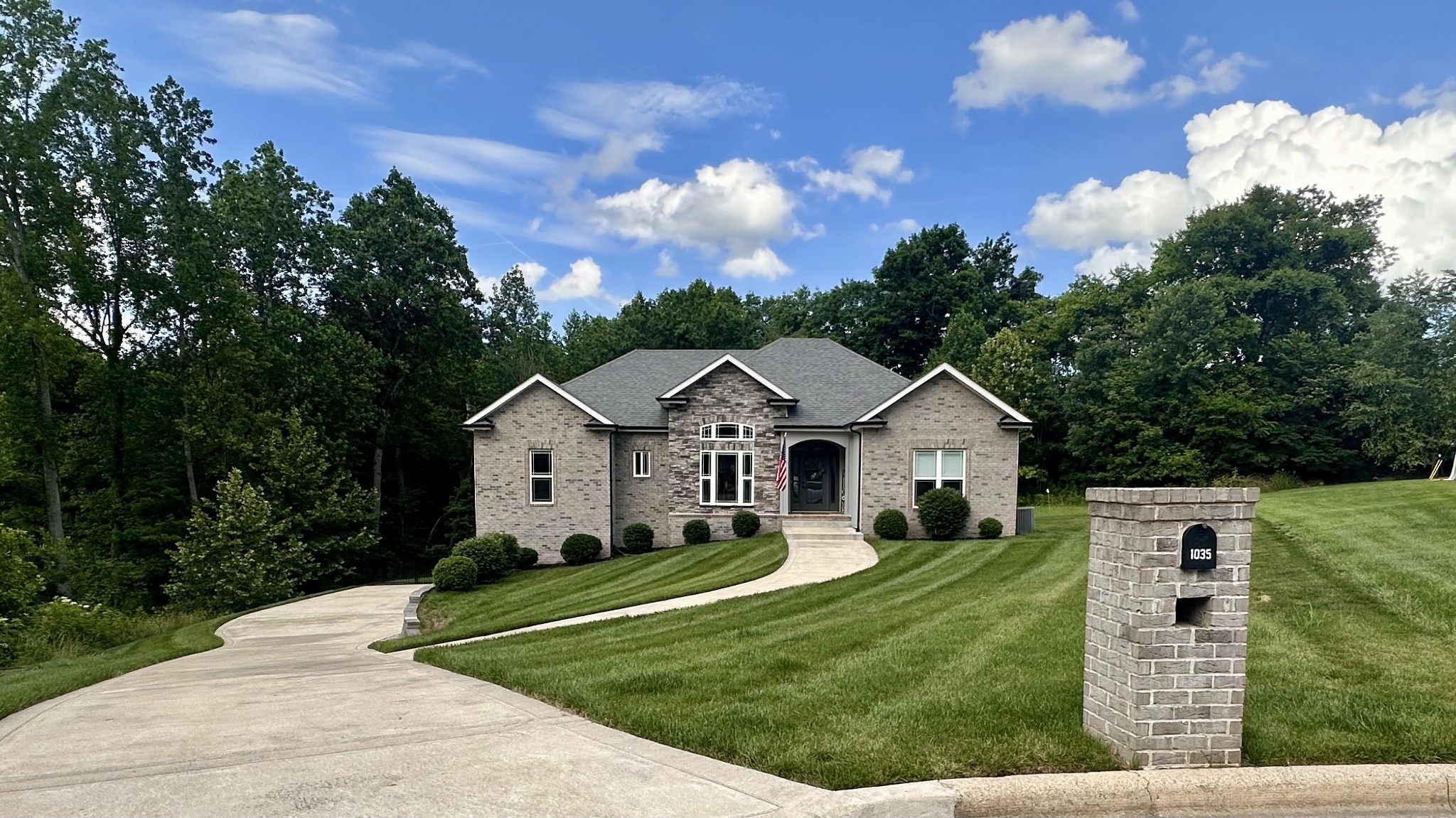 1035 S Ridge Trl