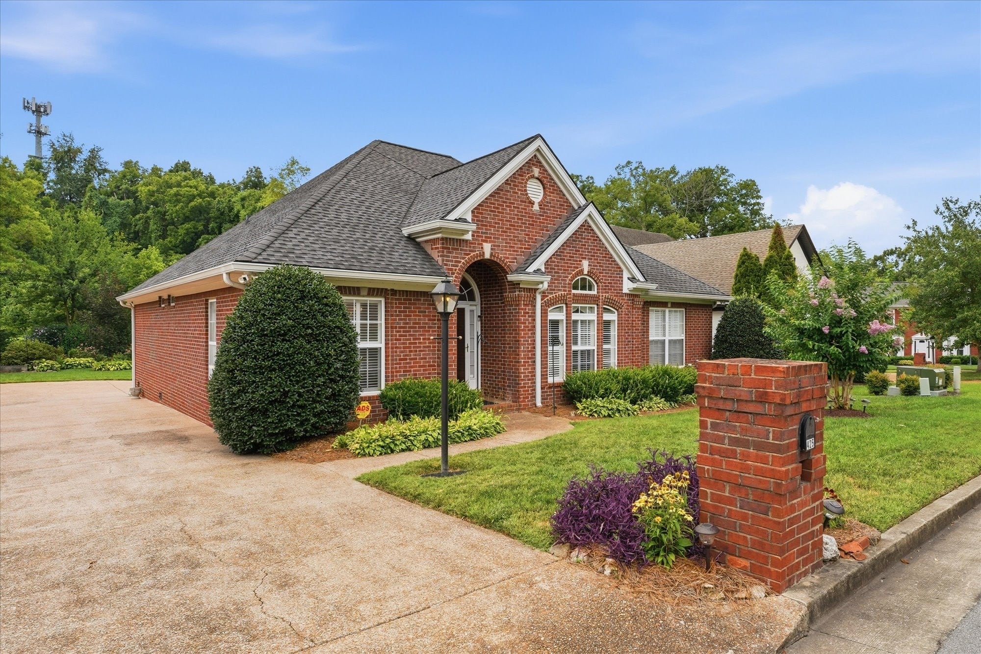 425 Wellington Sq