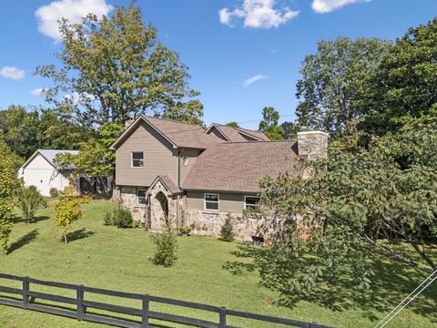 701 Hafner Rd Charlotte TN 37036