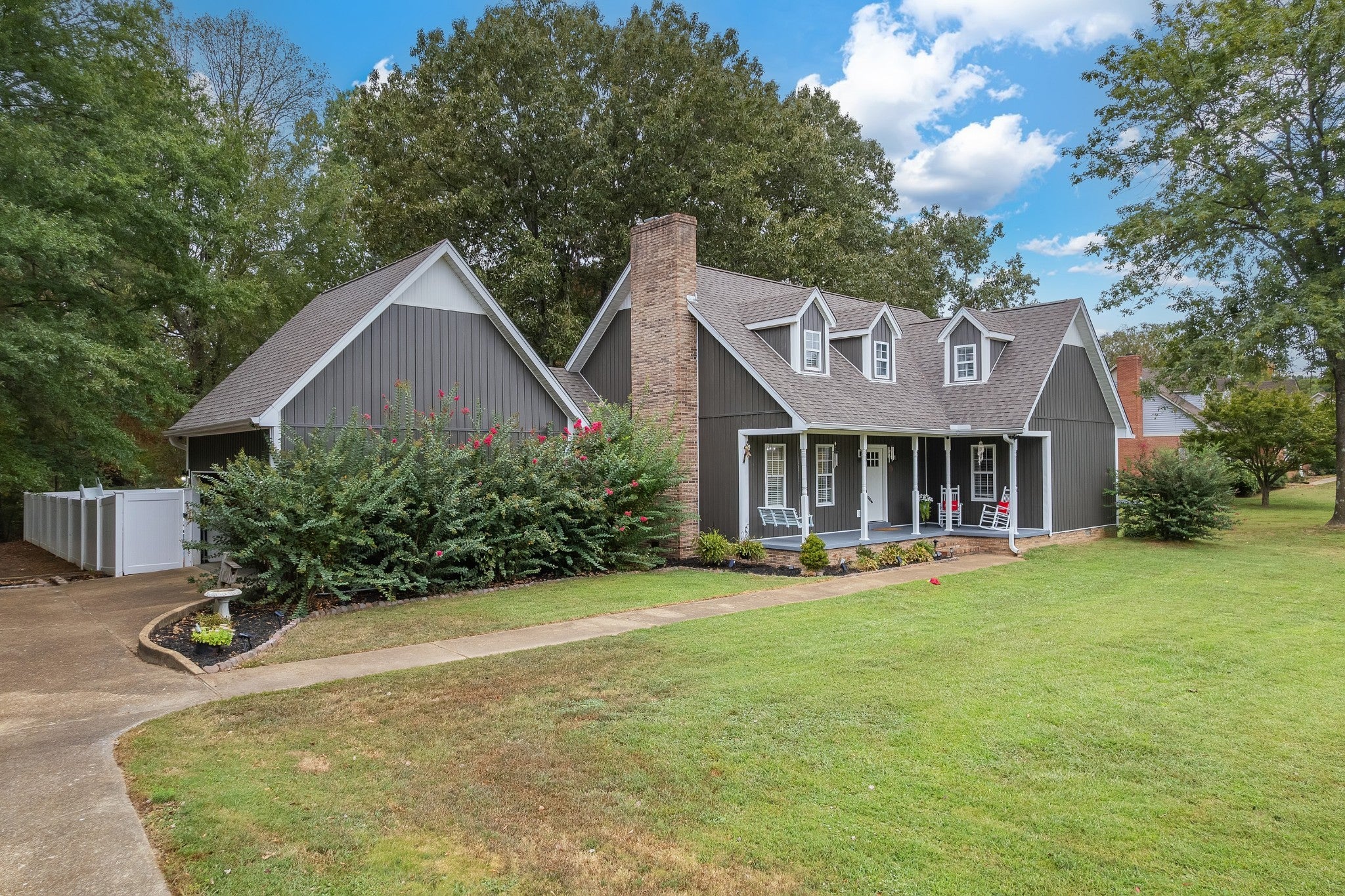 225 Meadowbrook Cir