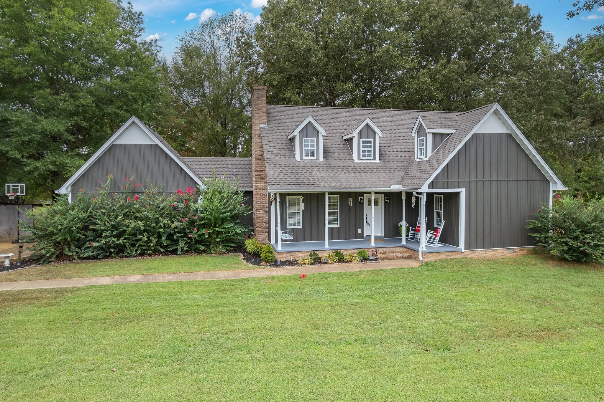 225 Meadowbrook Cir