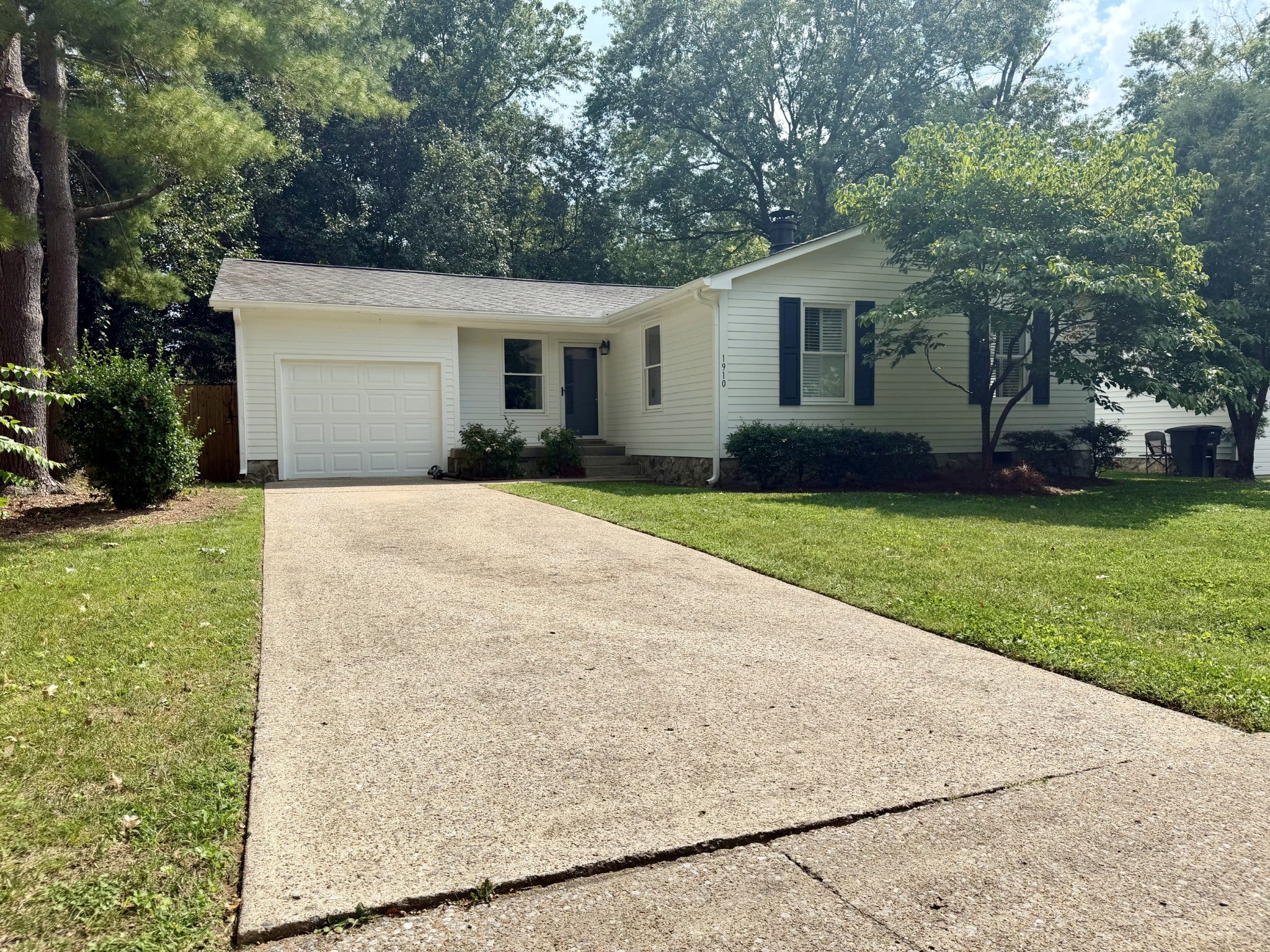 3-bed listing at 1910 Redbud Ct, Franklin