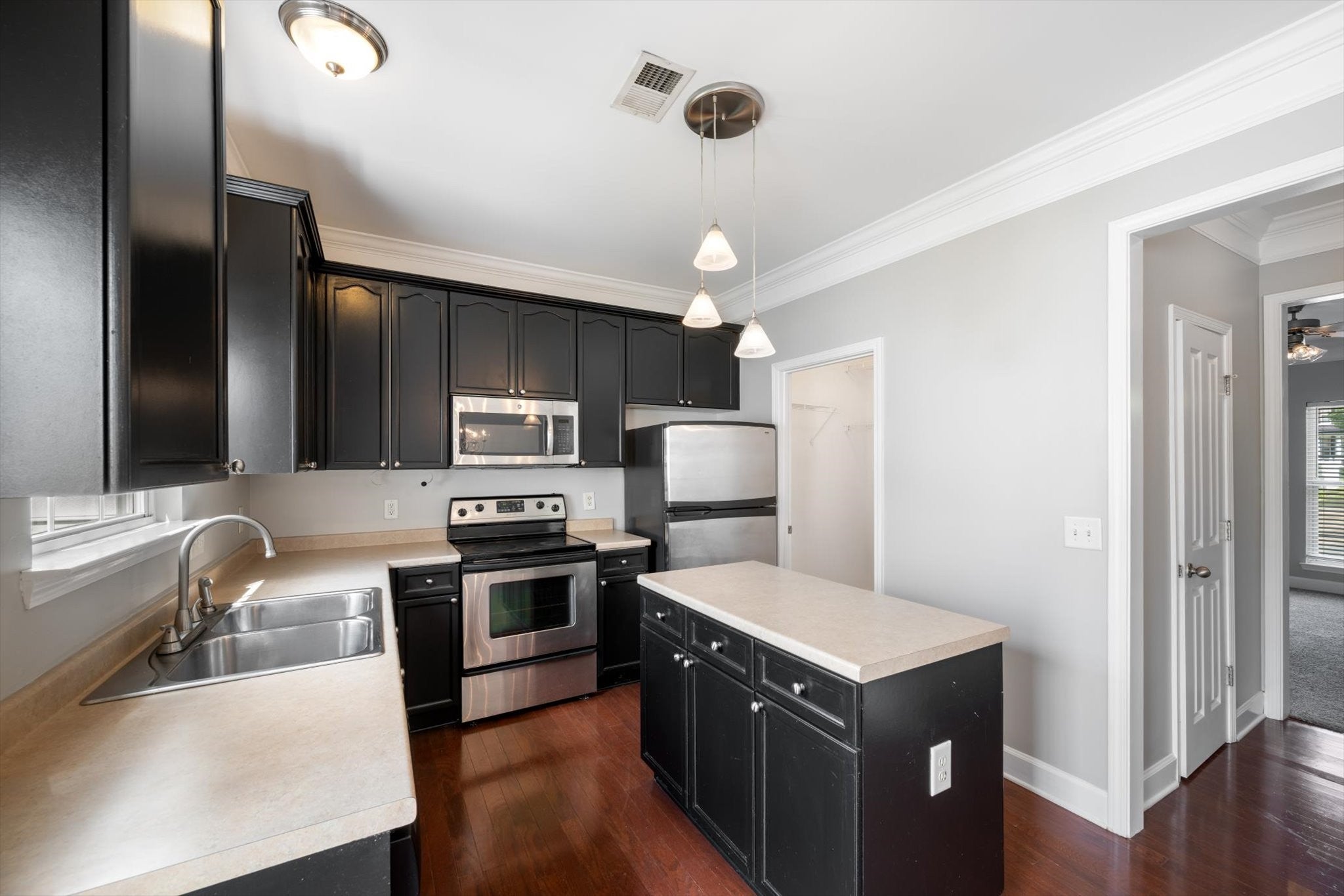 3-bed condo for sale in Nashville, TN 37211, 1016 Loxley Dr 1016 Loxley Dr, Nashville TN 37211 3-bed condo, photo 4 of 25