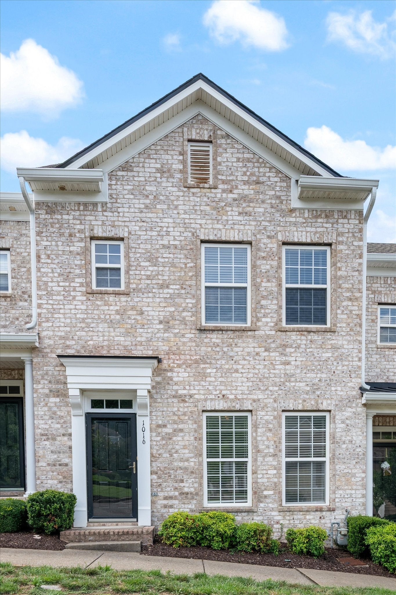 3-bed condo for sale in Nashville, TN 37211, 1016 Loxley Dr 1016 Loxley Dr, Nashville TN 37211 3-bed condo, photo 1 of 25
