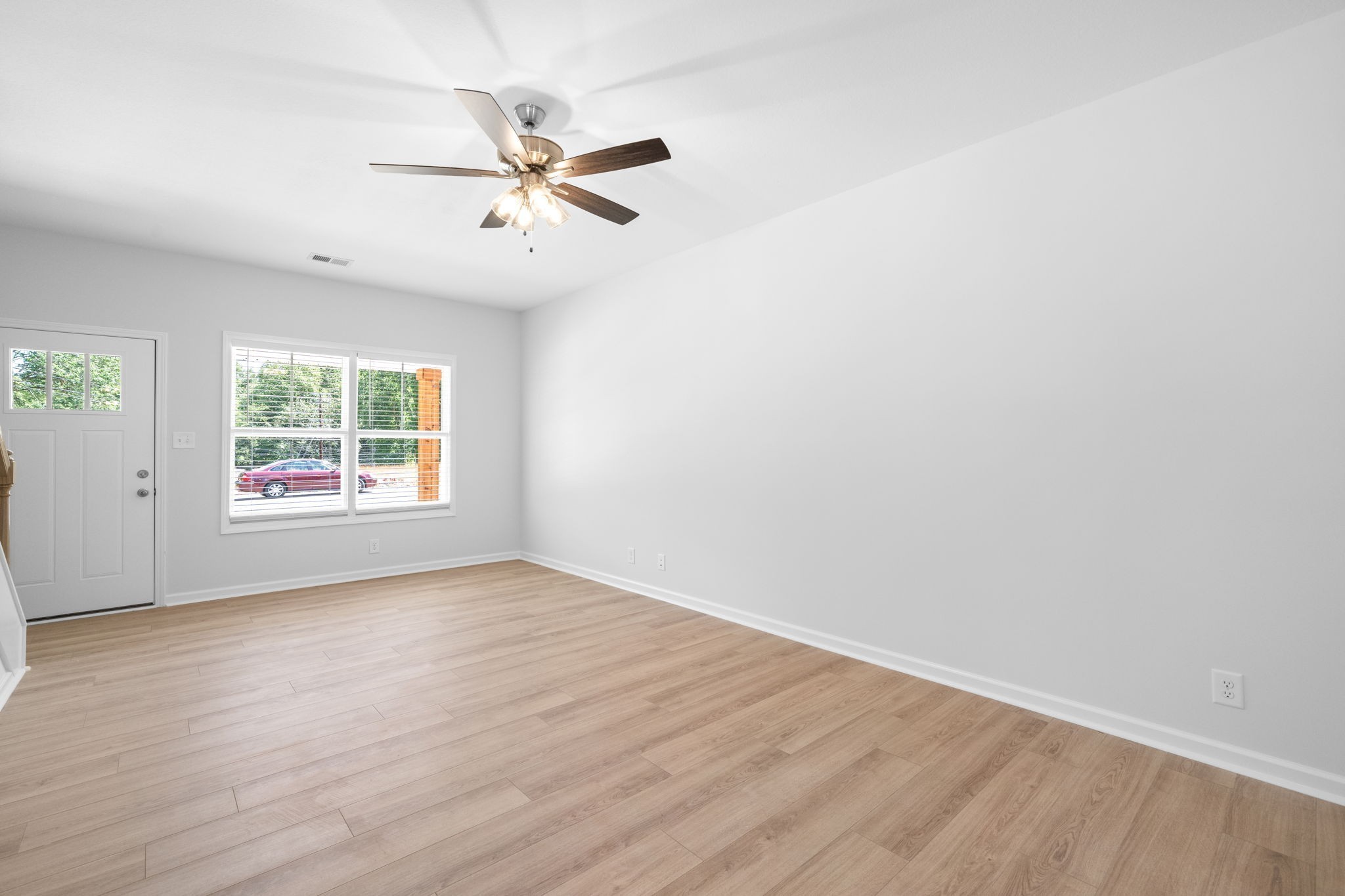 Clarksville, Tennessee 37043, United States, 2 Bedrooms Bedrooms, ,3 BathroomsBathrooms,Residential,Active,103434