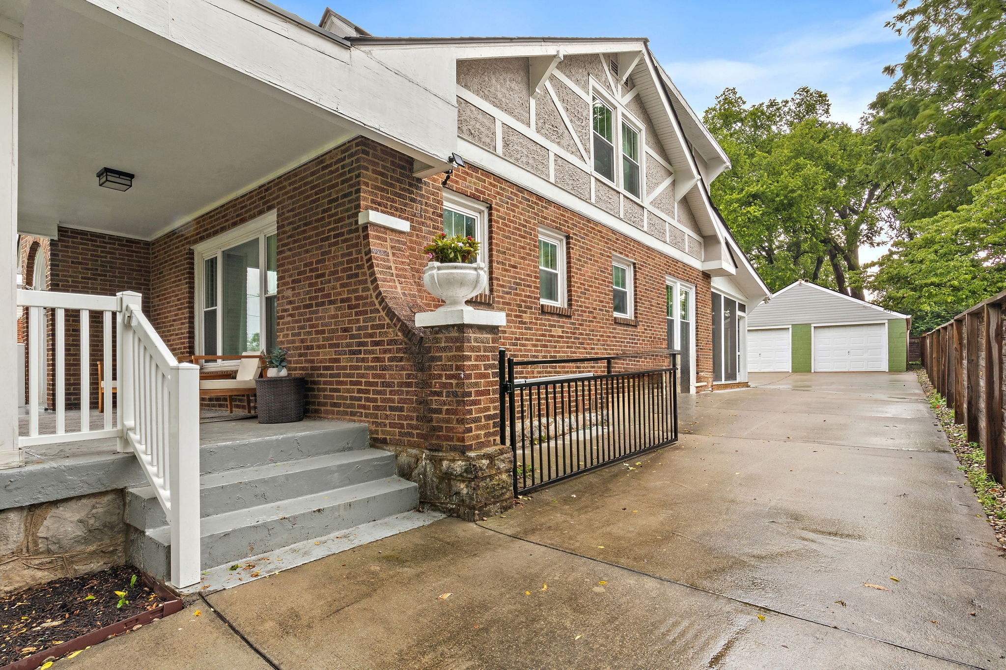 1001 Fairwin Ave