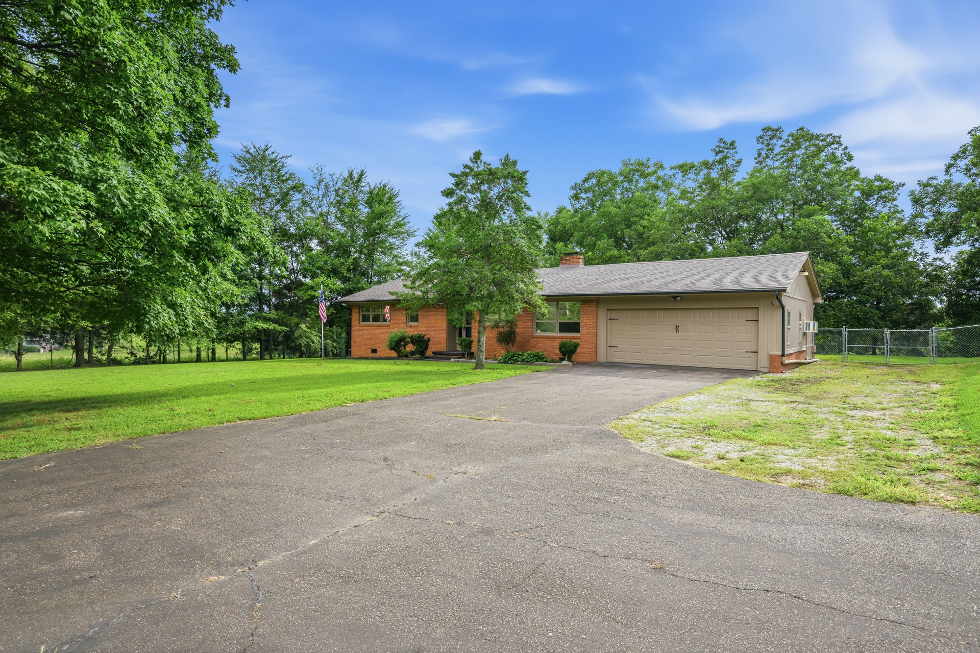 Photo 1 of 29 — 783 N Broad St, Lexington, TN 38351