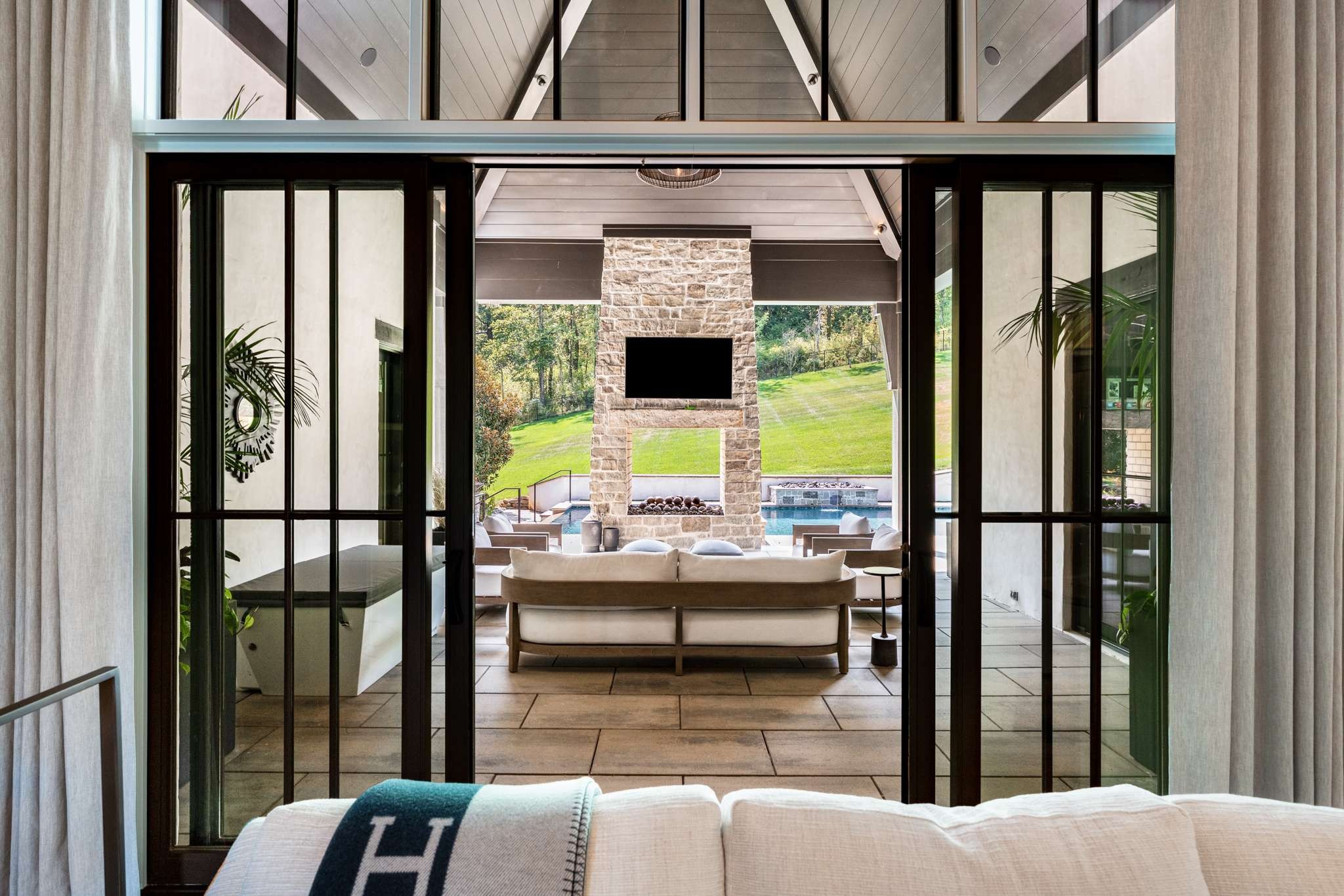 1409 Montmorenci Pass