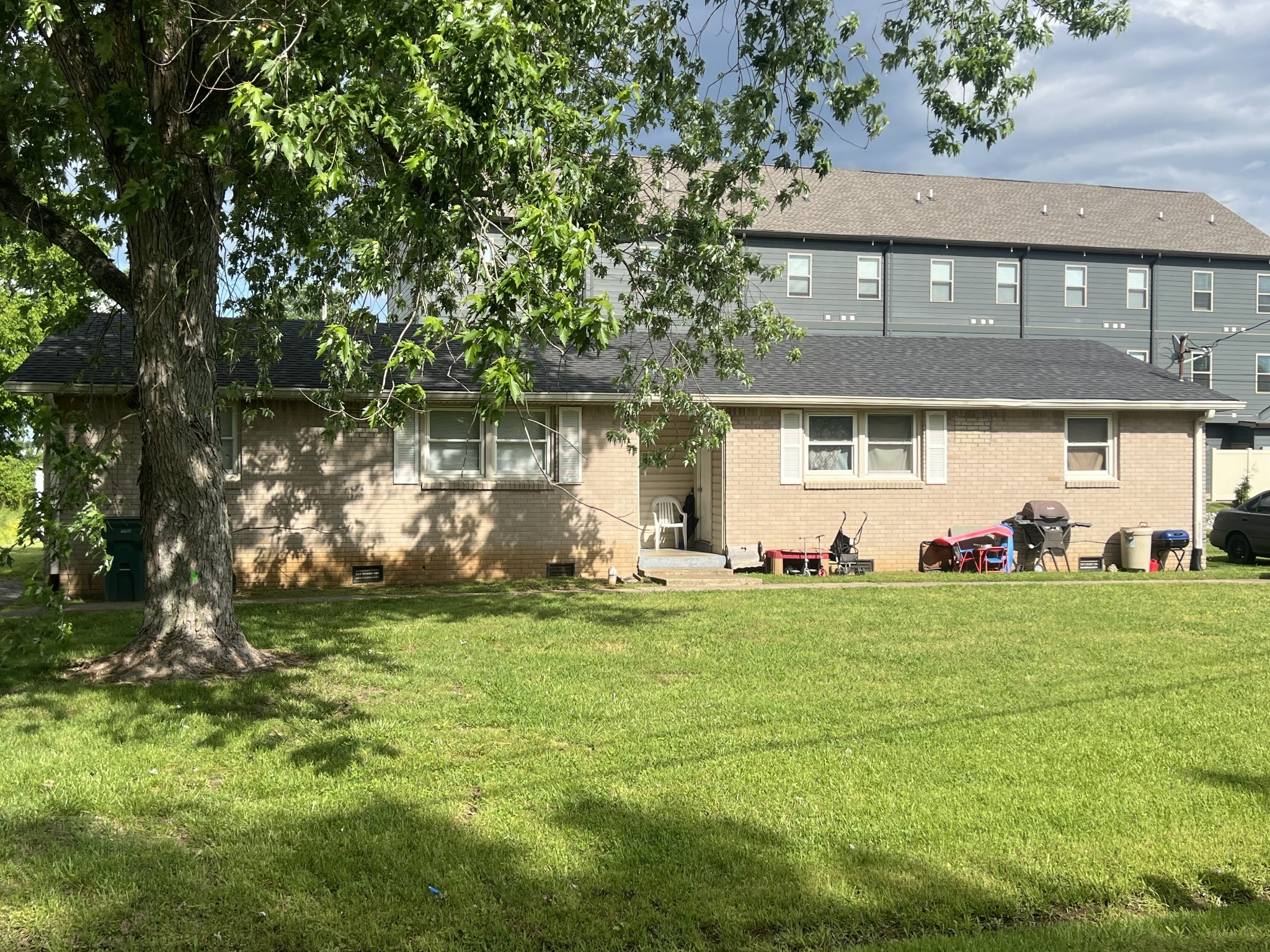 715 Kent Dr