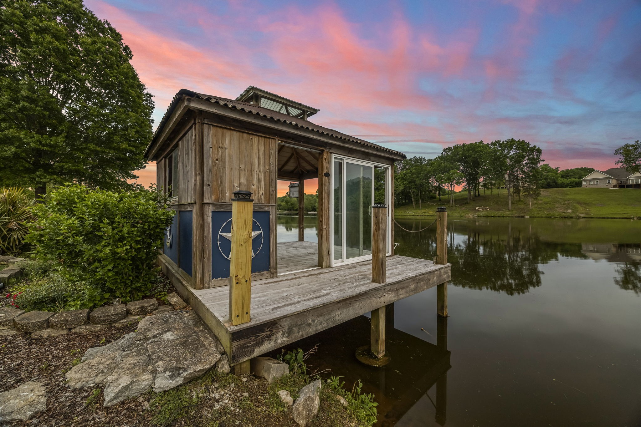 321 Lakeway Ter