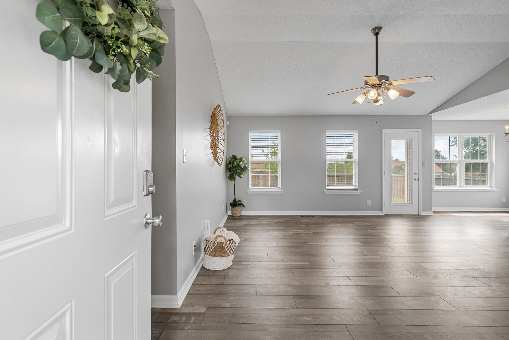 3857 Roscommon Way