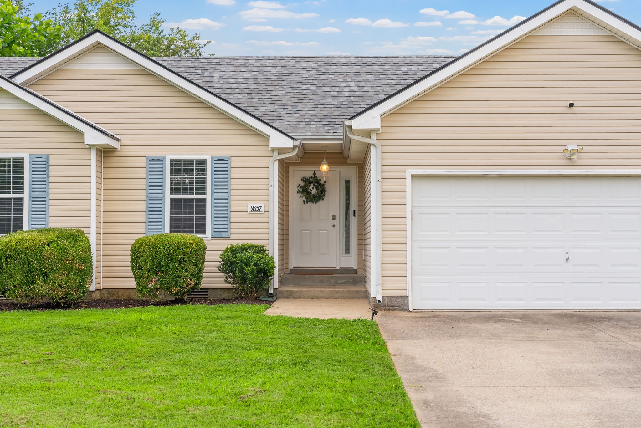 3857 Roscommon Way