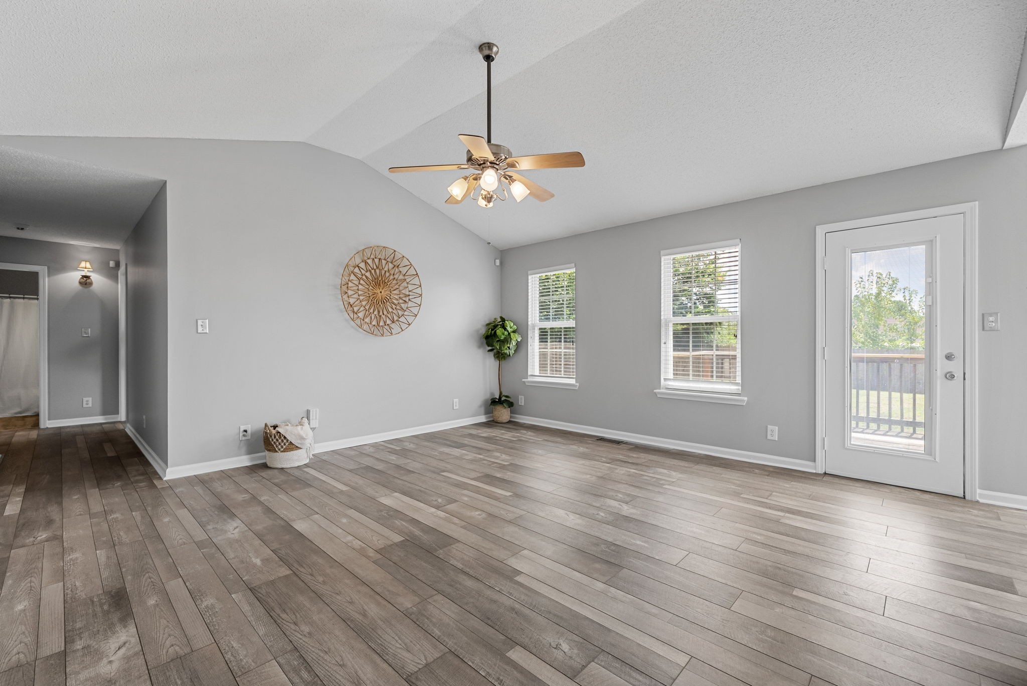 3857 Roscommon Way