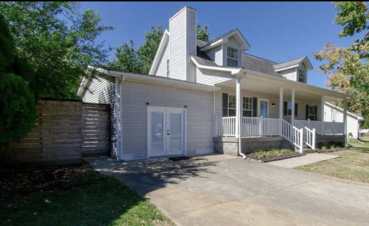 205 Clearlake Dr