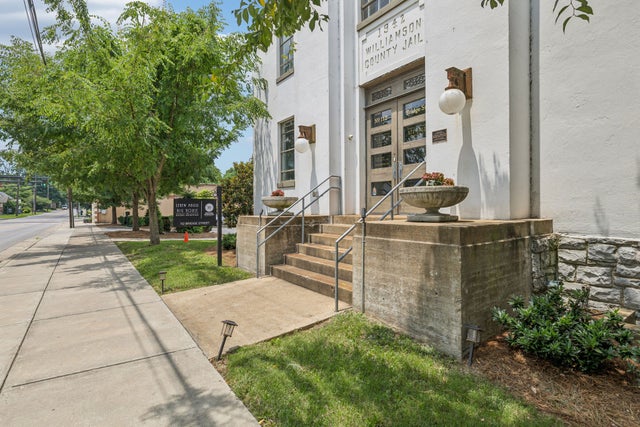 112 Bridge St, Franklin - listing photo 3