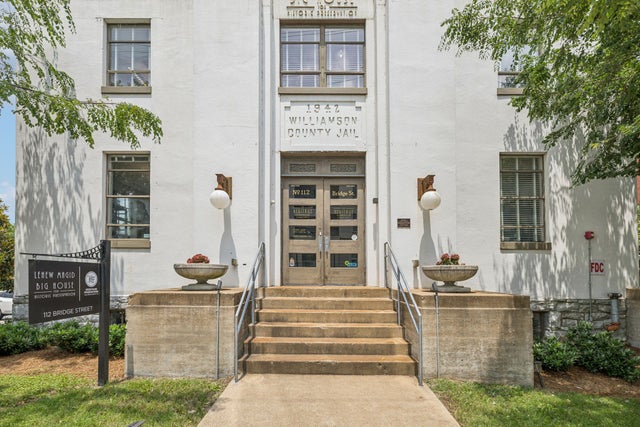 112 Bridge St, Franklin - listing photo 4