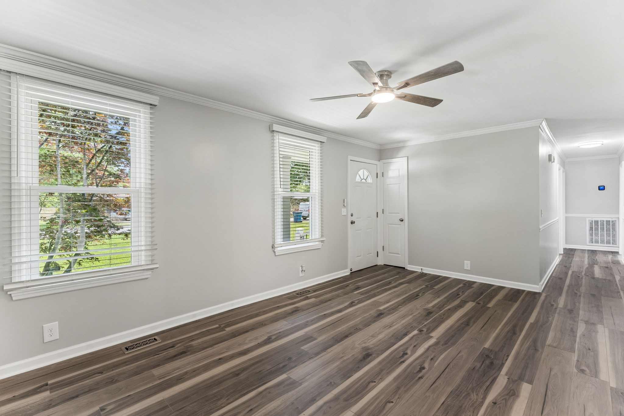 105 N Hampton Ct