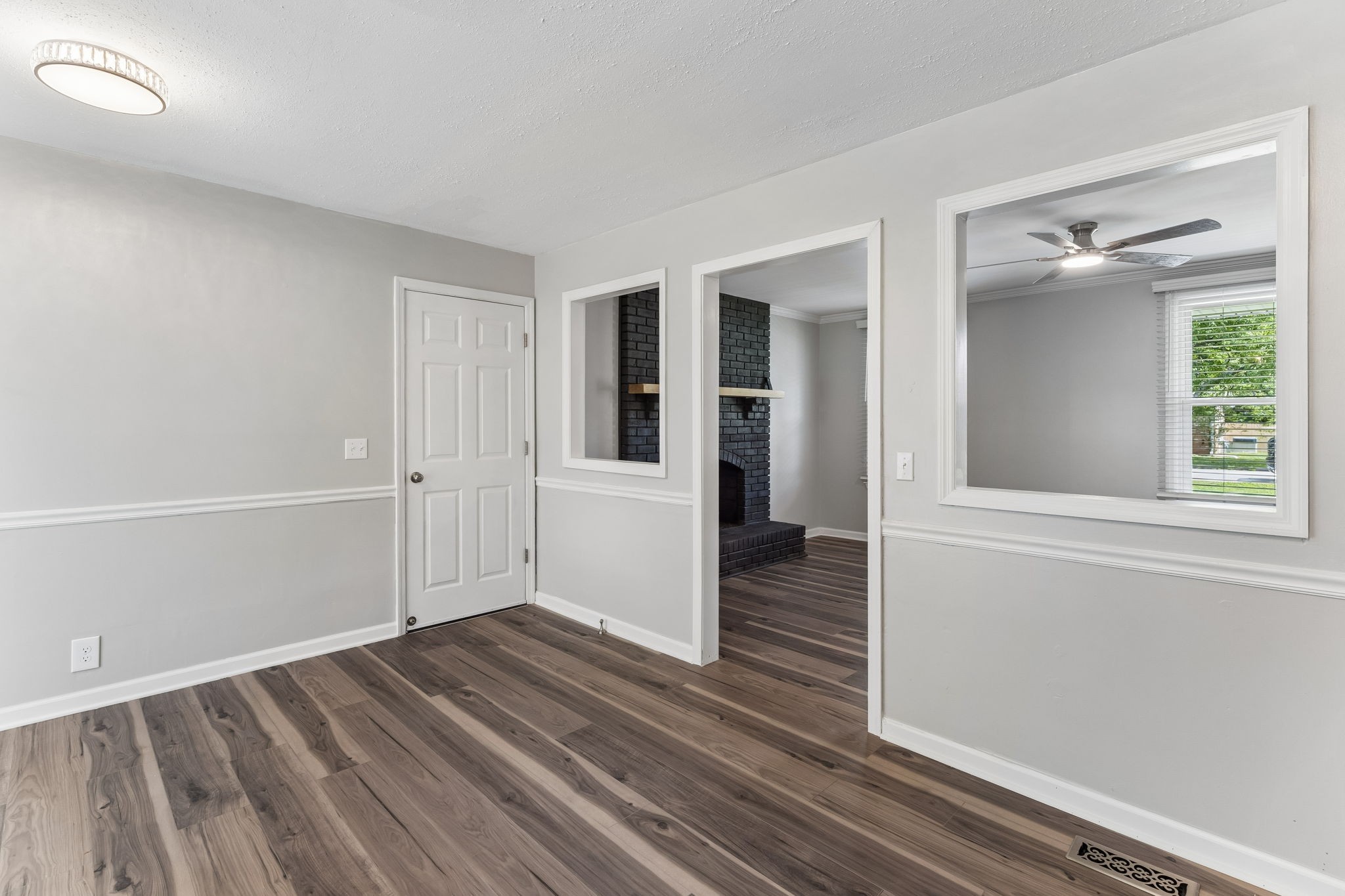 105 N Hampton Ct