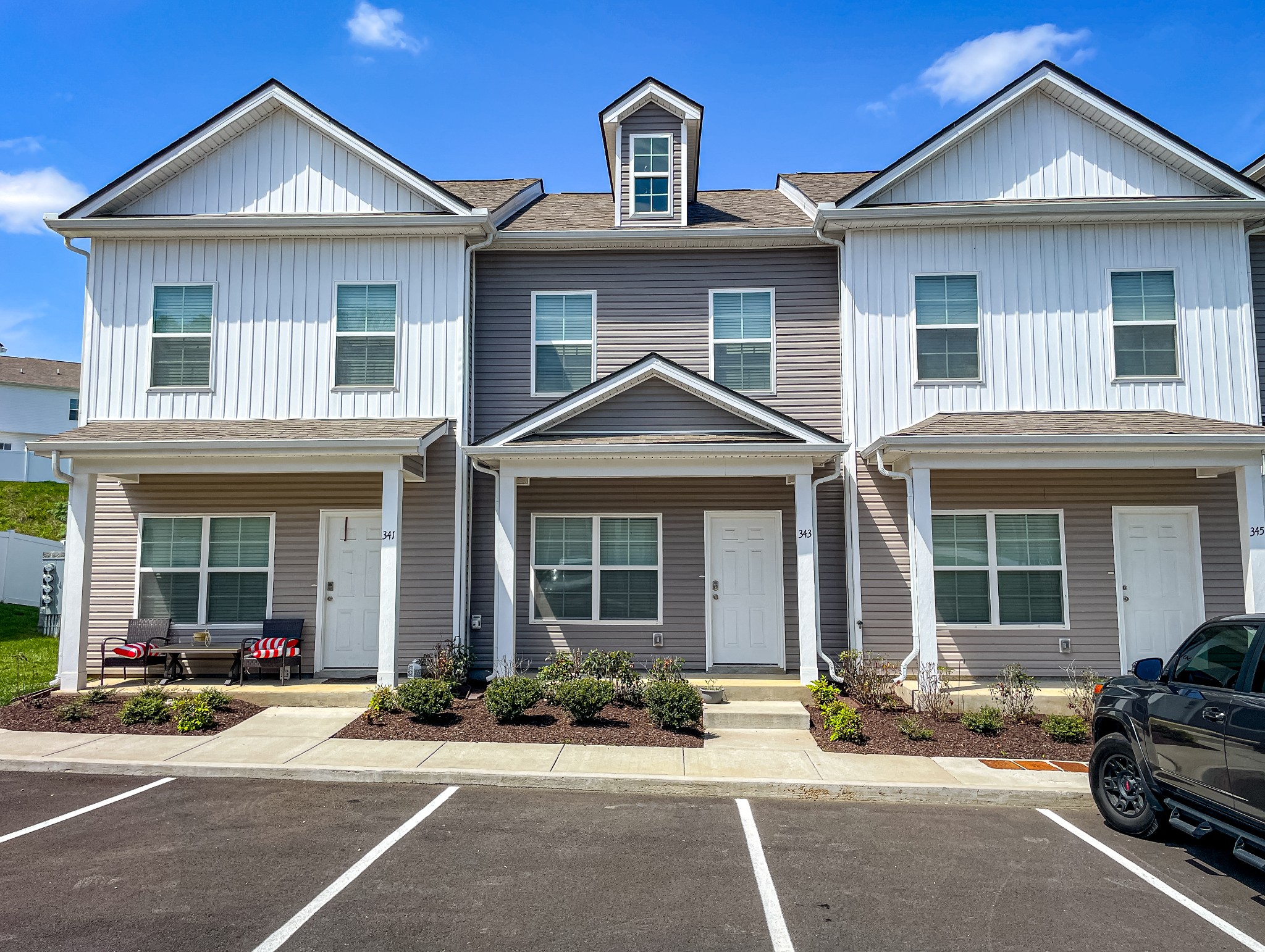 View Columbia, TN 38401 townhome