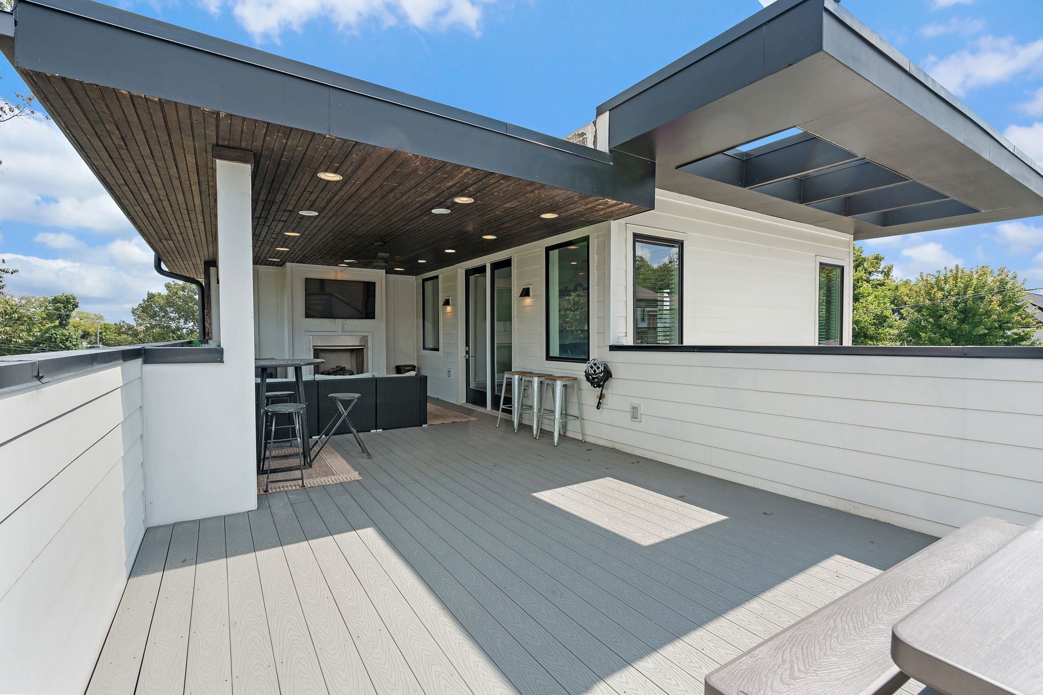 1002 W Grove Ave