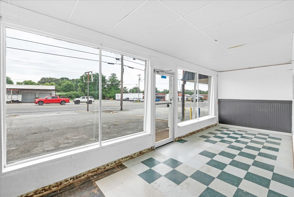 1055 Dinah Shore Blvd