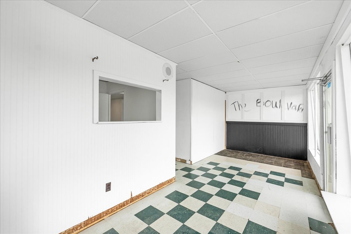 1055 Dinah Shore Blvd