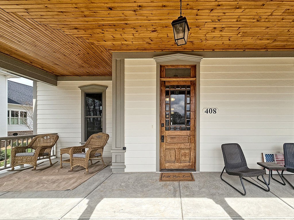 408 W 6th St