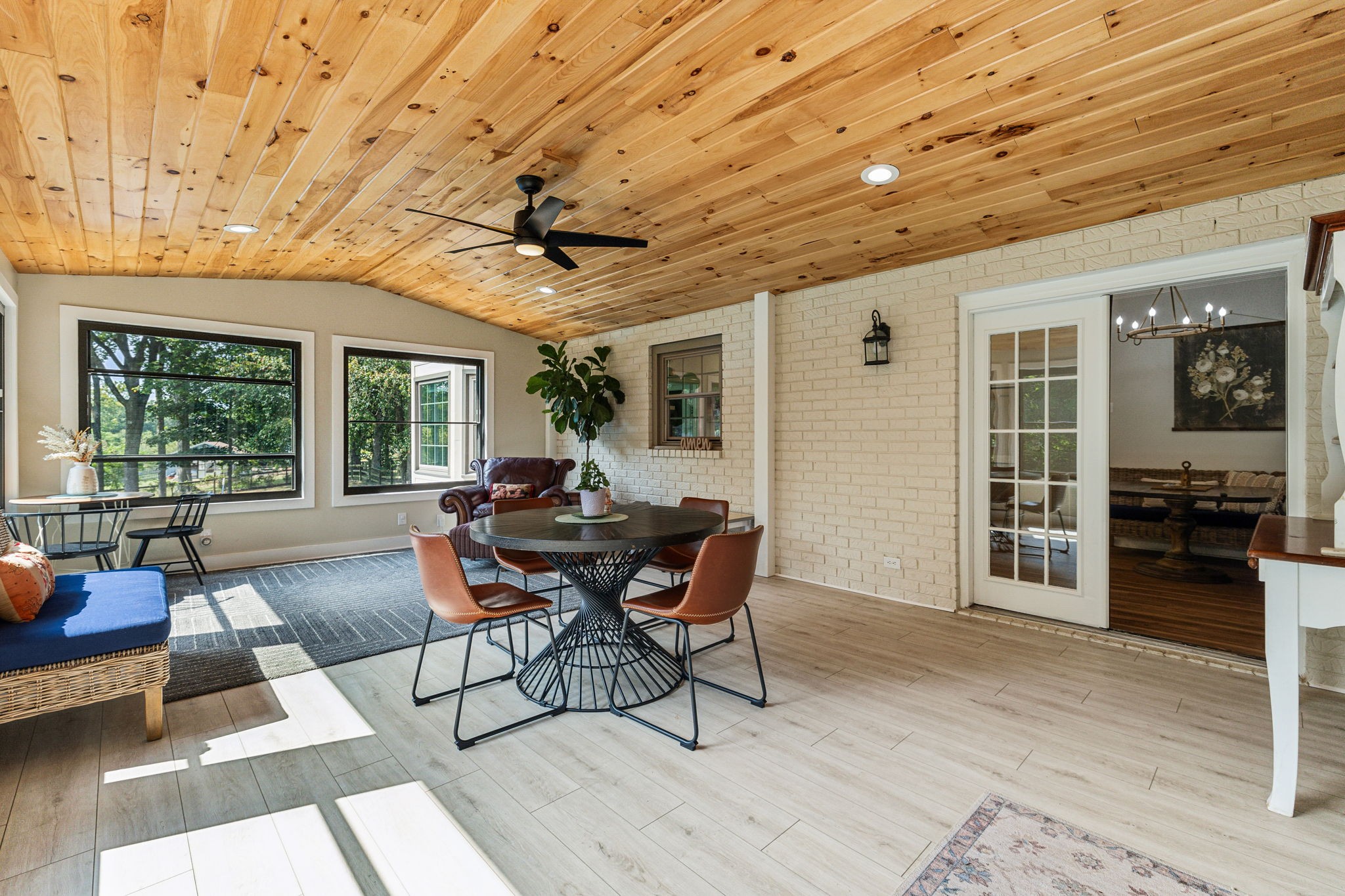 1132 Roseland Dr