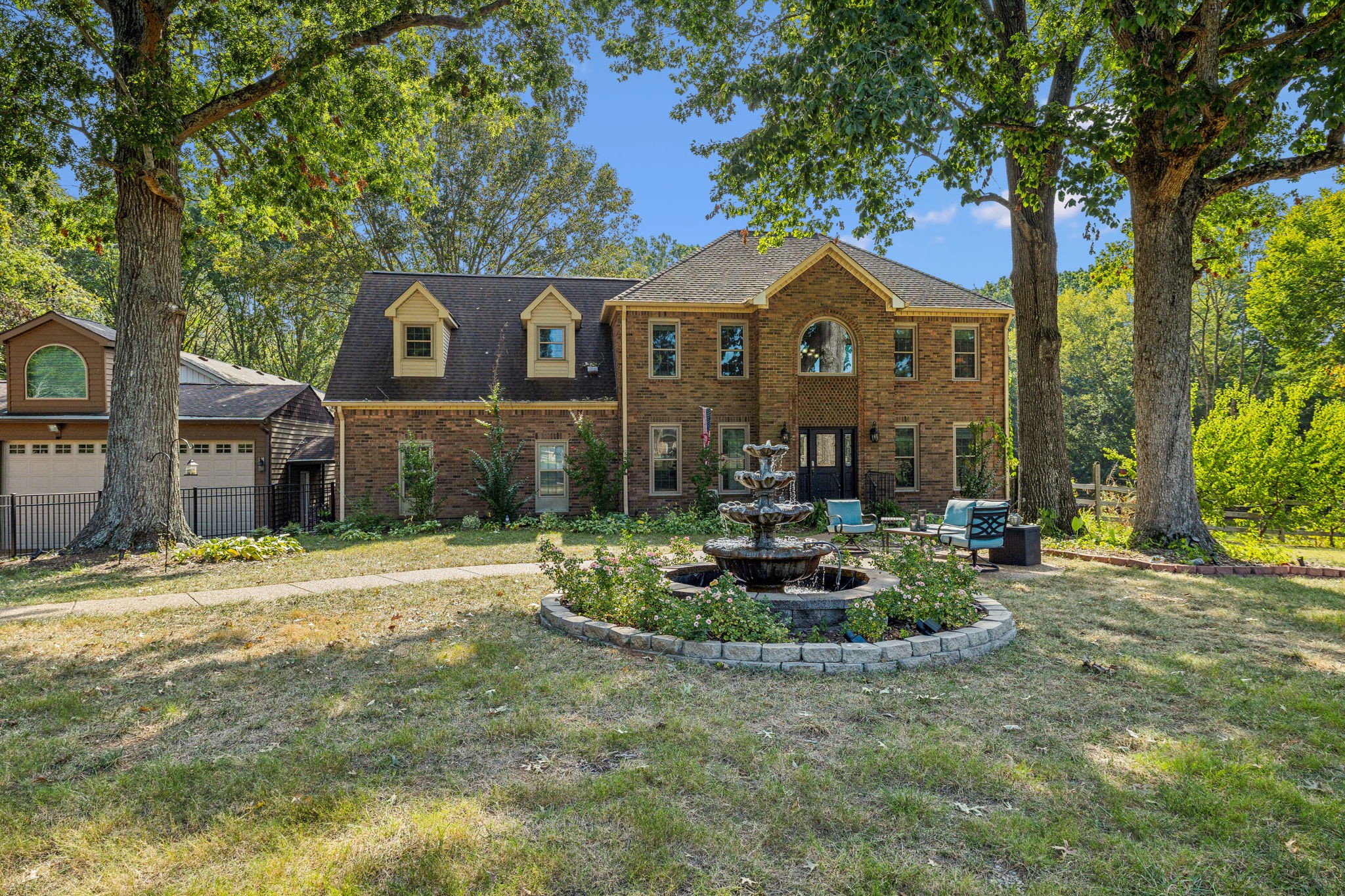 1132 Roseland Dr