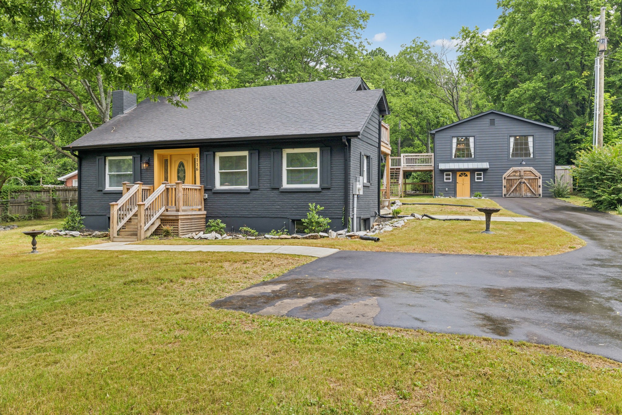 1116 Due West Ave N