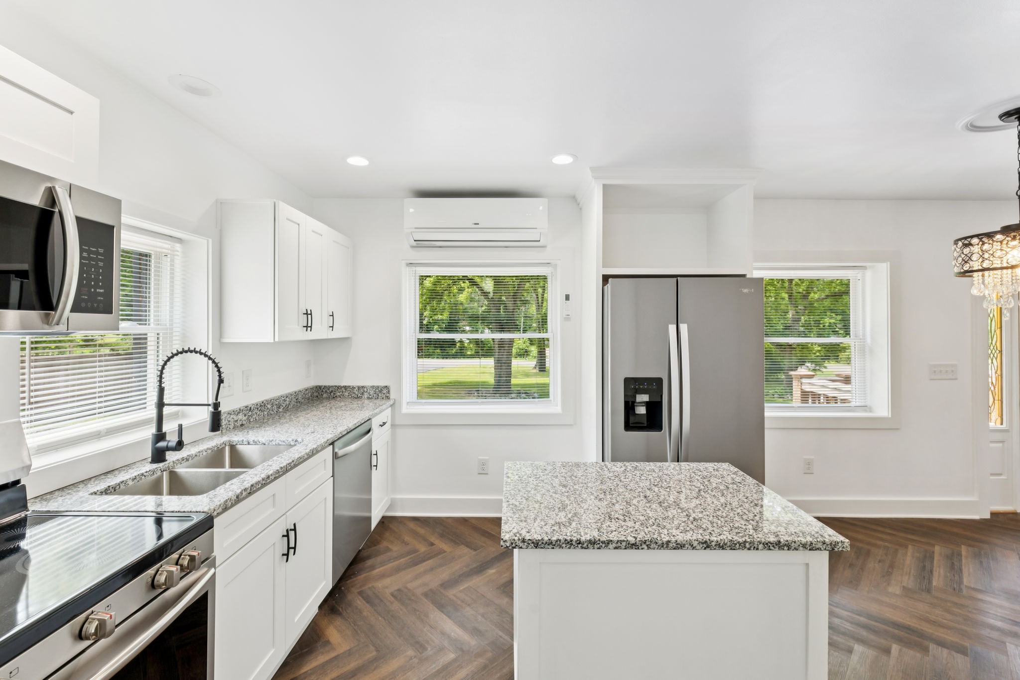 1116 Due West Ave N