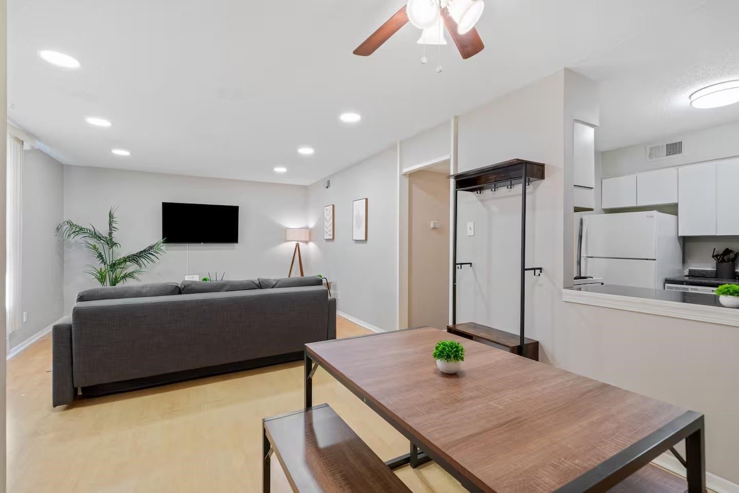 108 N BELVEDERE BLVD 18