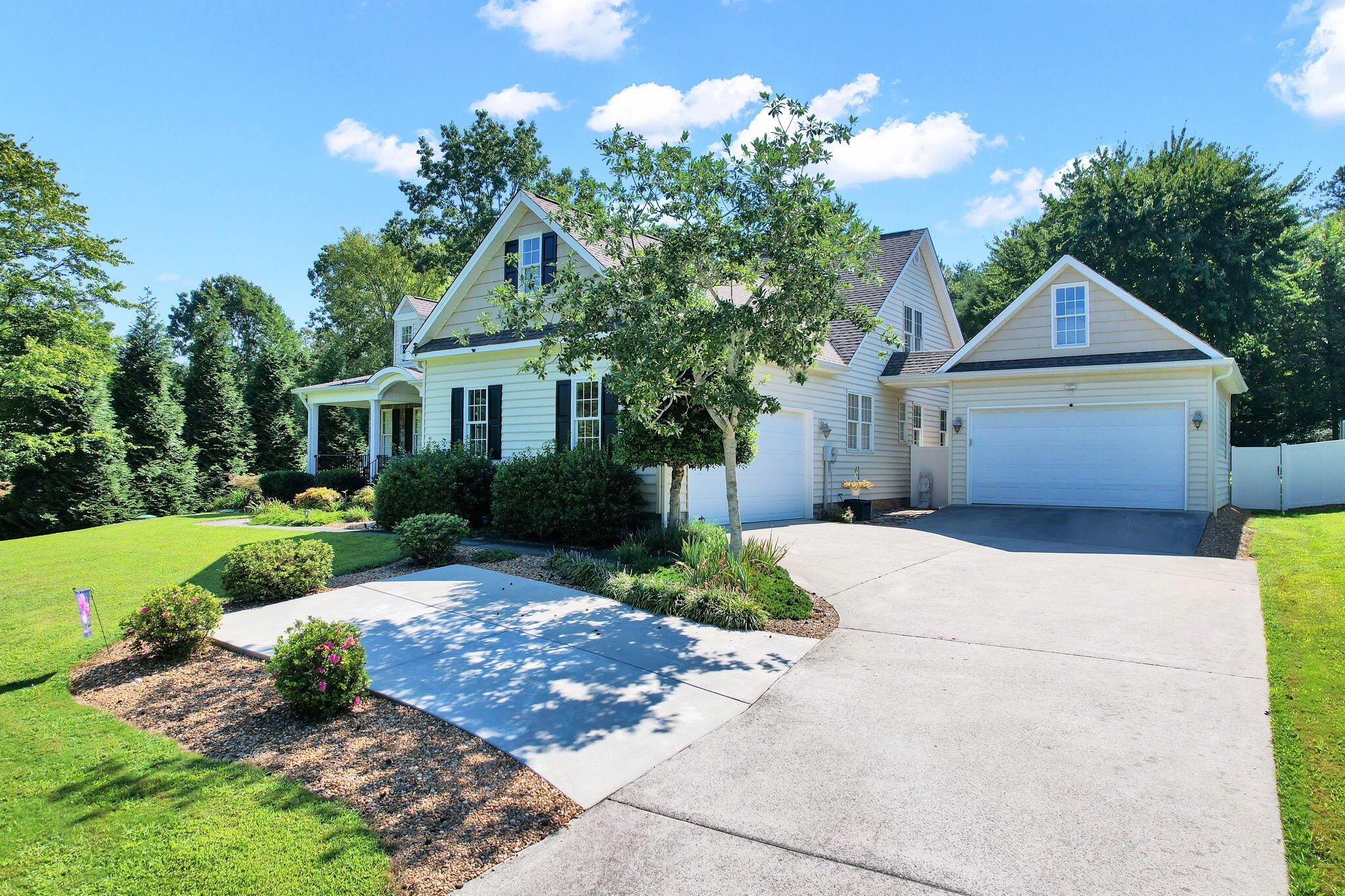 157 Covenant Drive NE