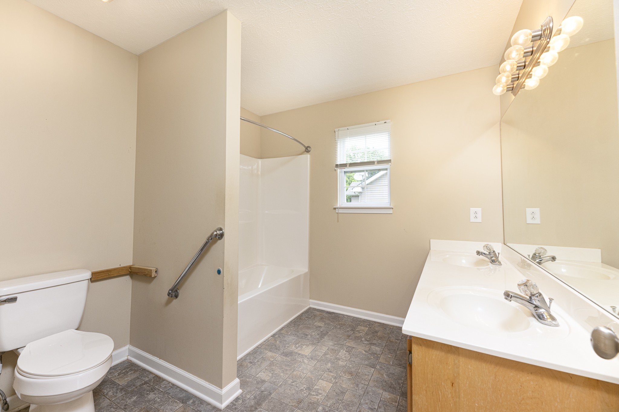 Greenbrier, Tennessee 37073, United States, 3 Bedrooms Bedrooms, ,2 BathroomsBathrooms,Residential,Active,146026