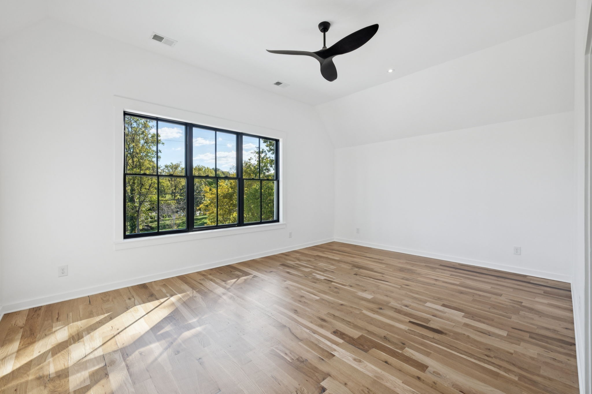 Nashville, Tennessee, 37204, United States, 5 Bedrooms Bedrooms, ,6 BathroomsBathrooms,Residential,Active,2037564