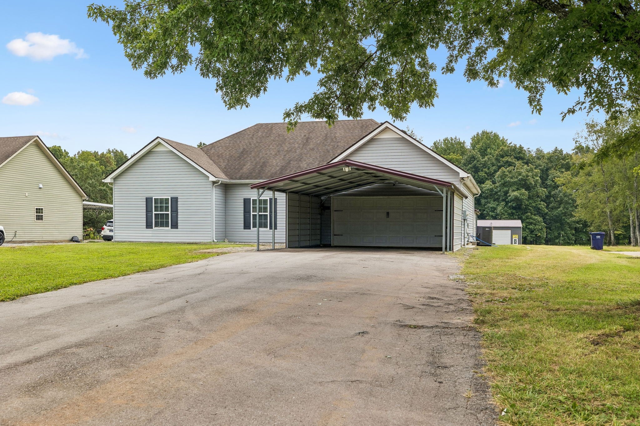 8676 Burleson Ln