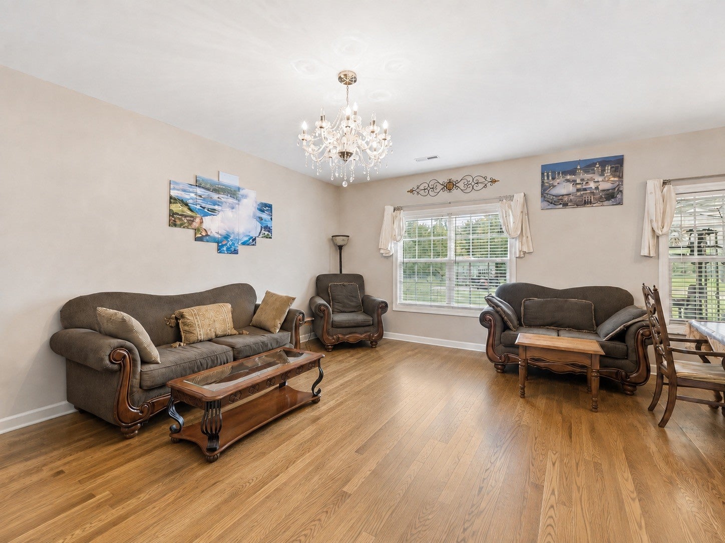 8676 Burleson Ln